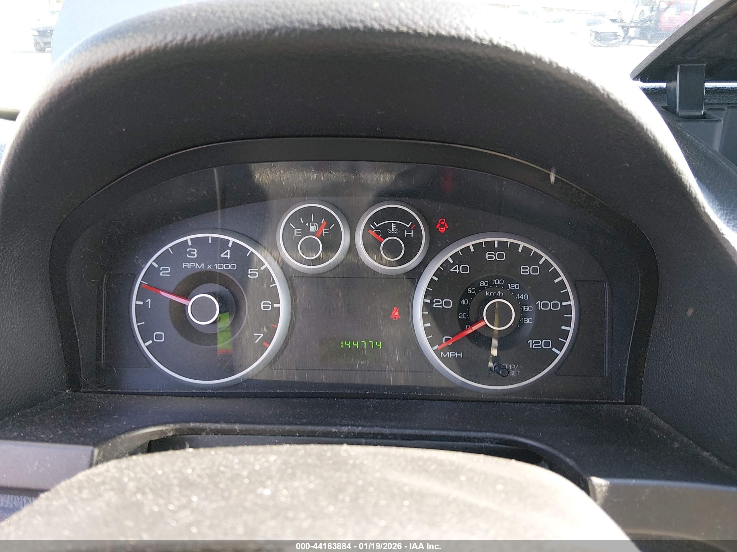 FORD FUSION image 7