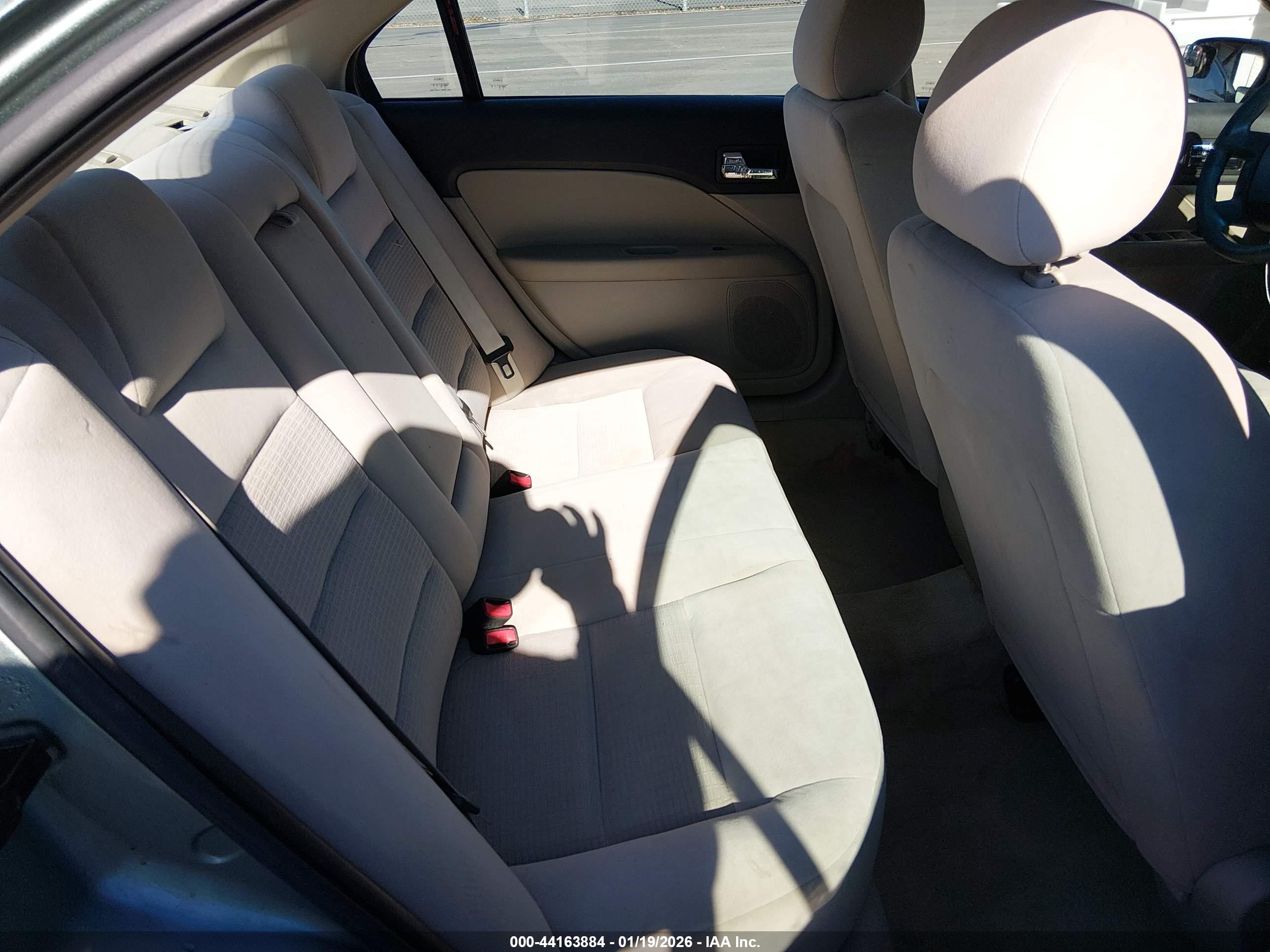 FORD FUSION image 8