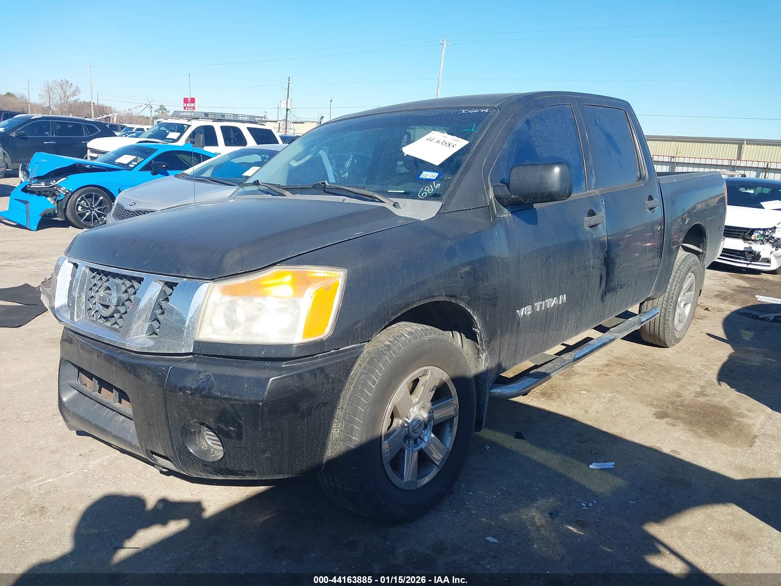 NISSAN TITAN image 2