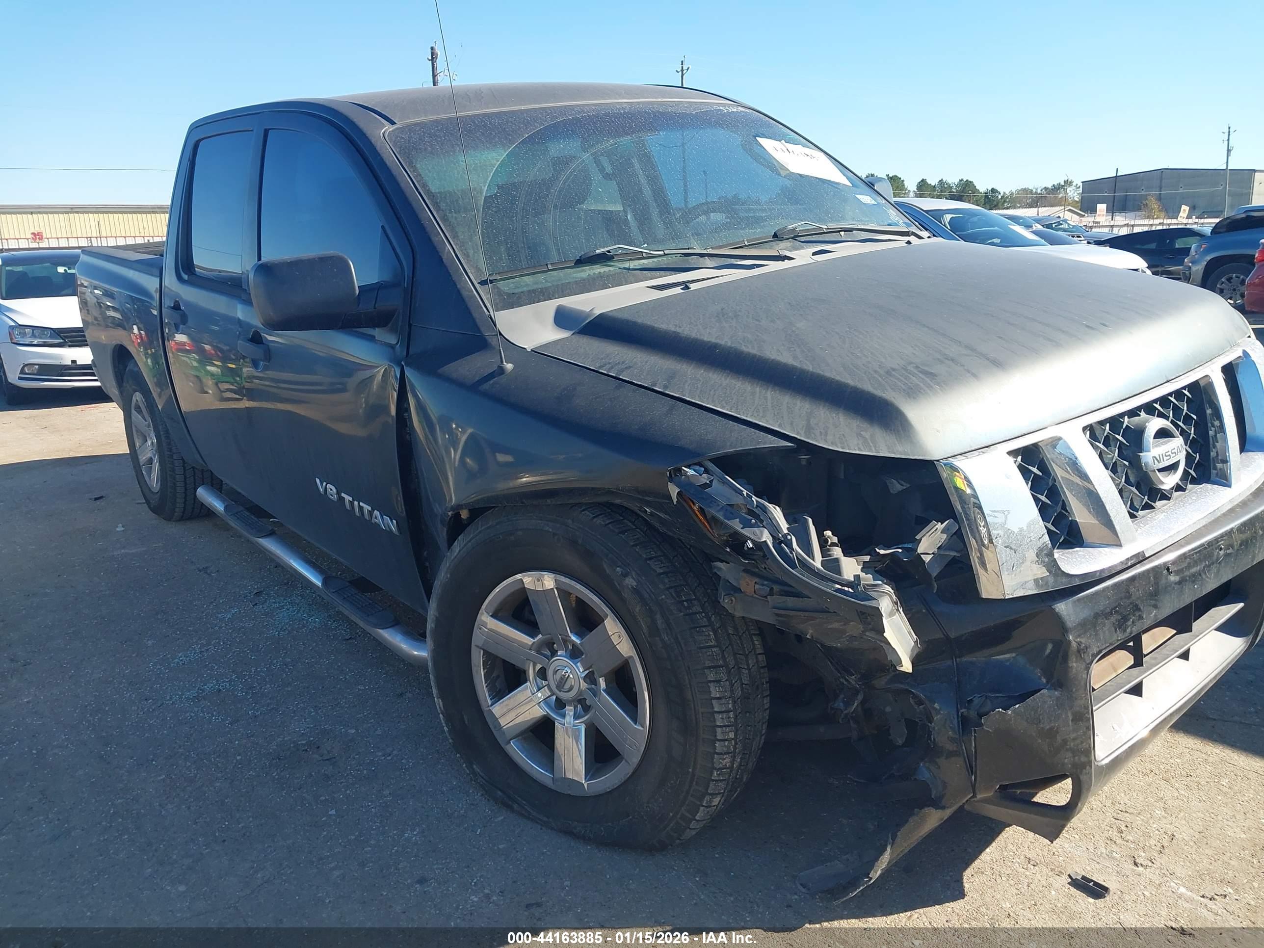 NISSAN TITAN image 6