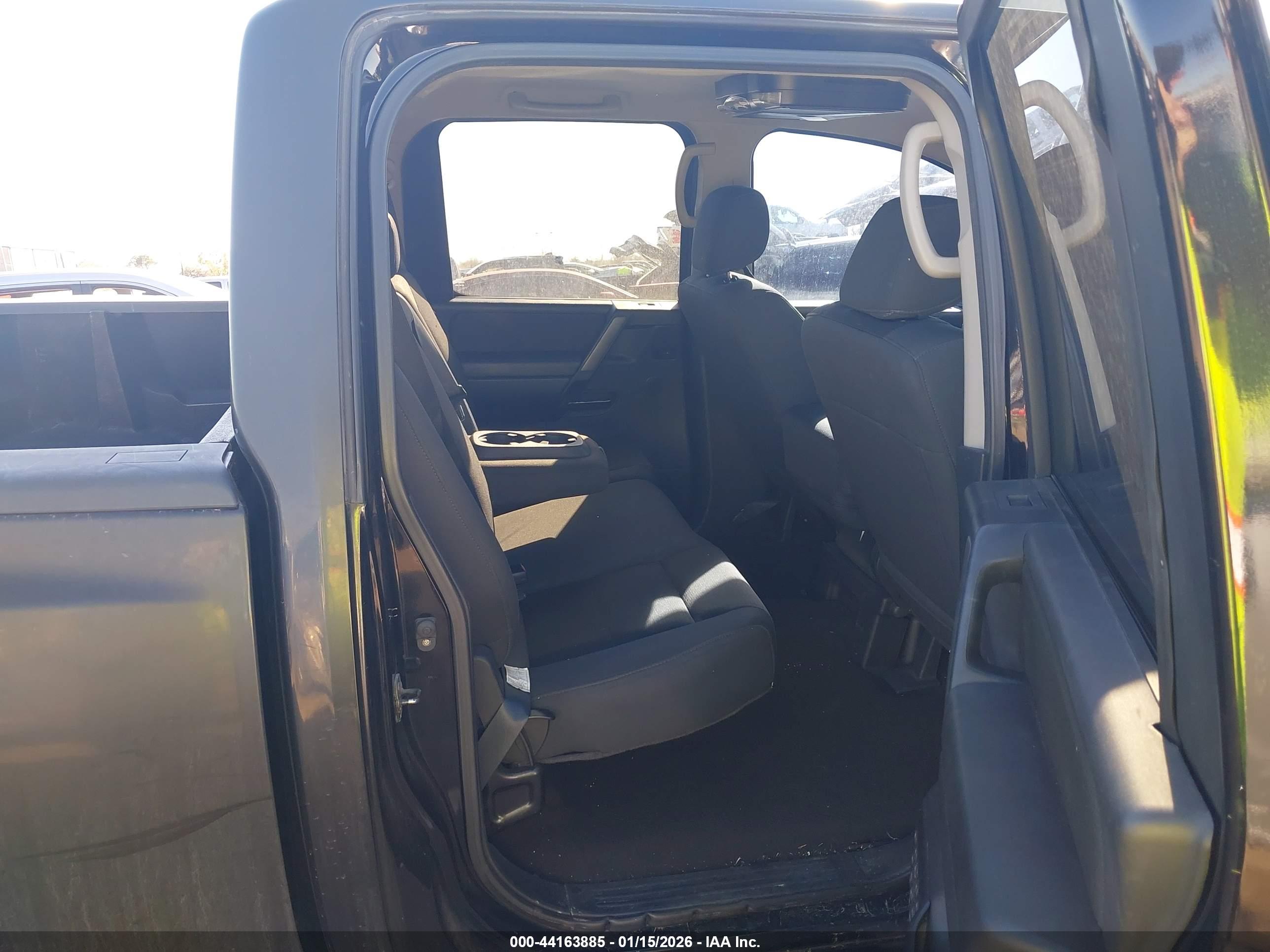 NISSAN TITAN image 8