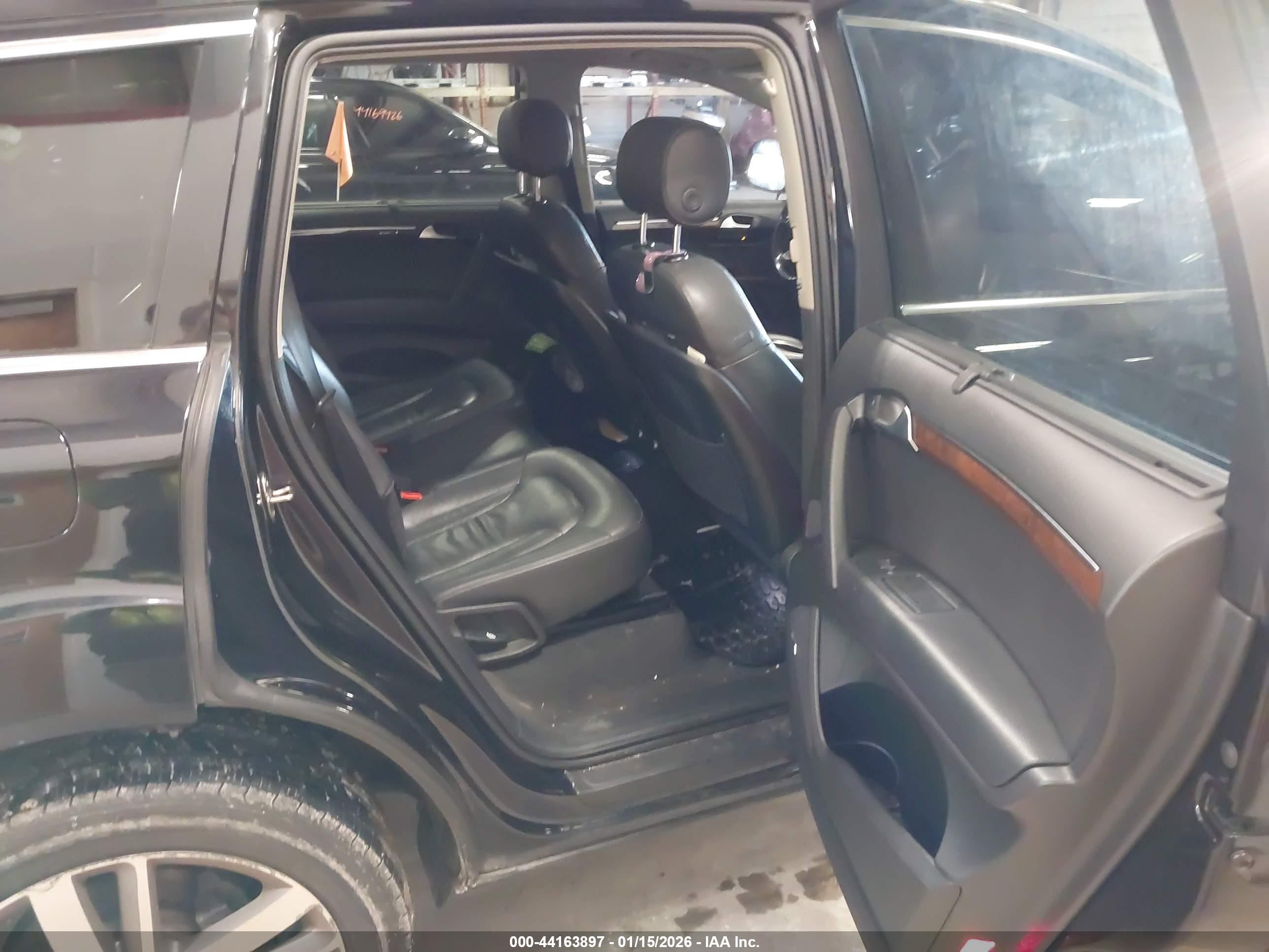 AUDI Q7 image 8