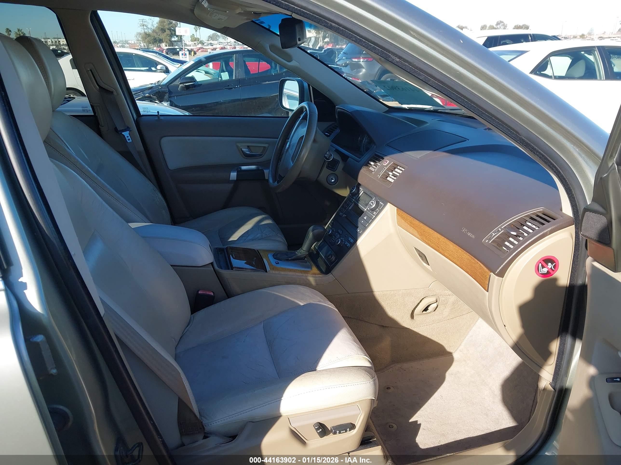 VOLVO XC90 image 5