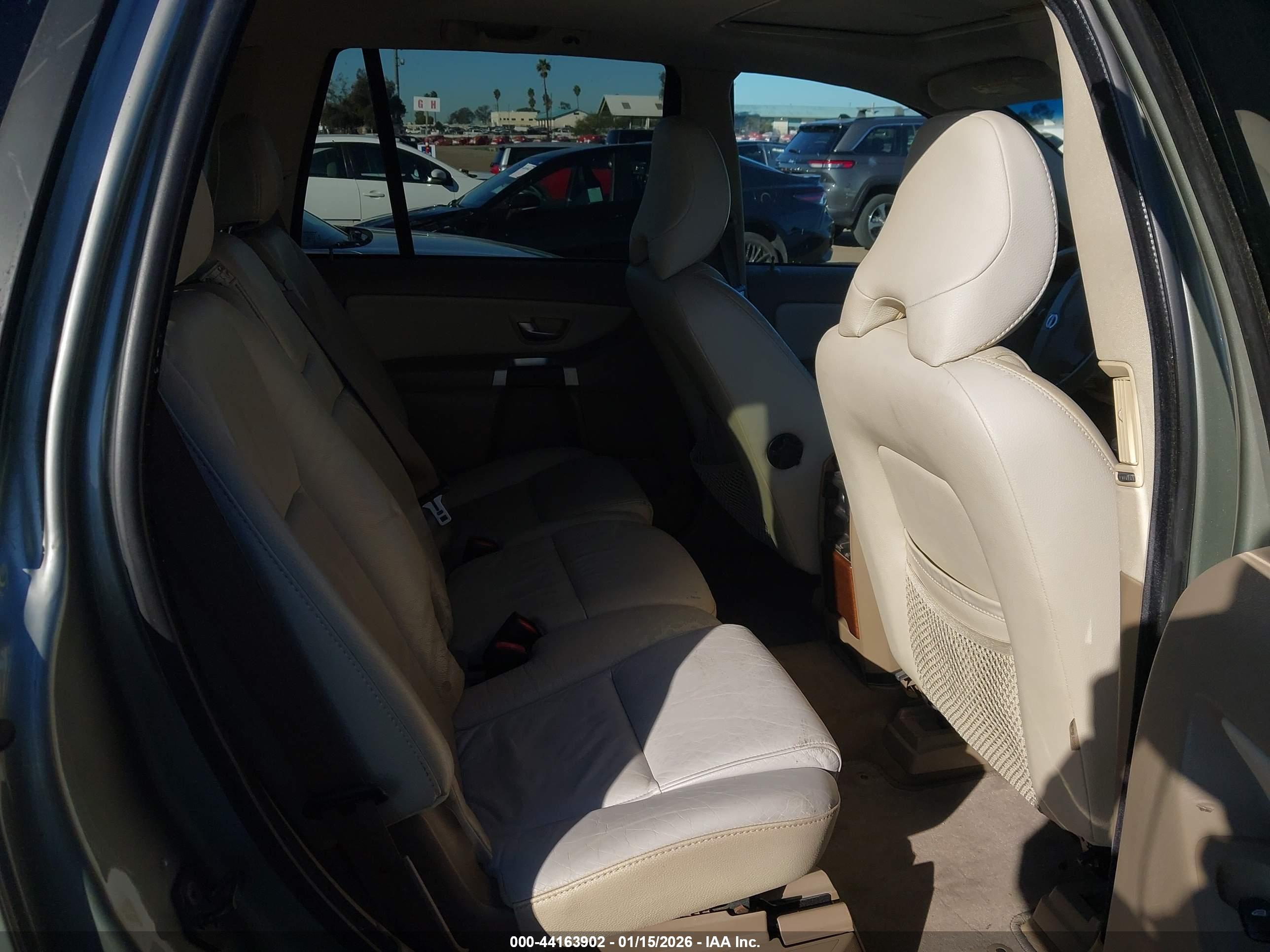 VOLVO XC90 image 8