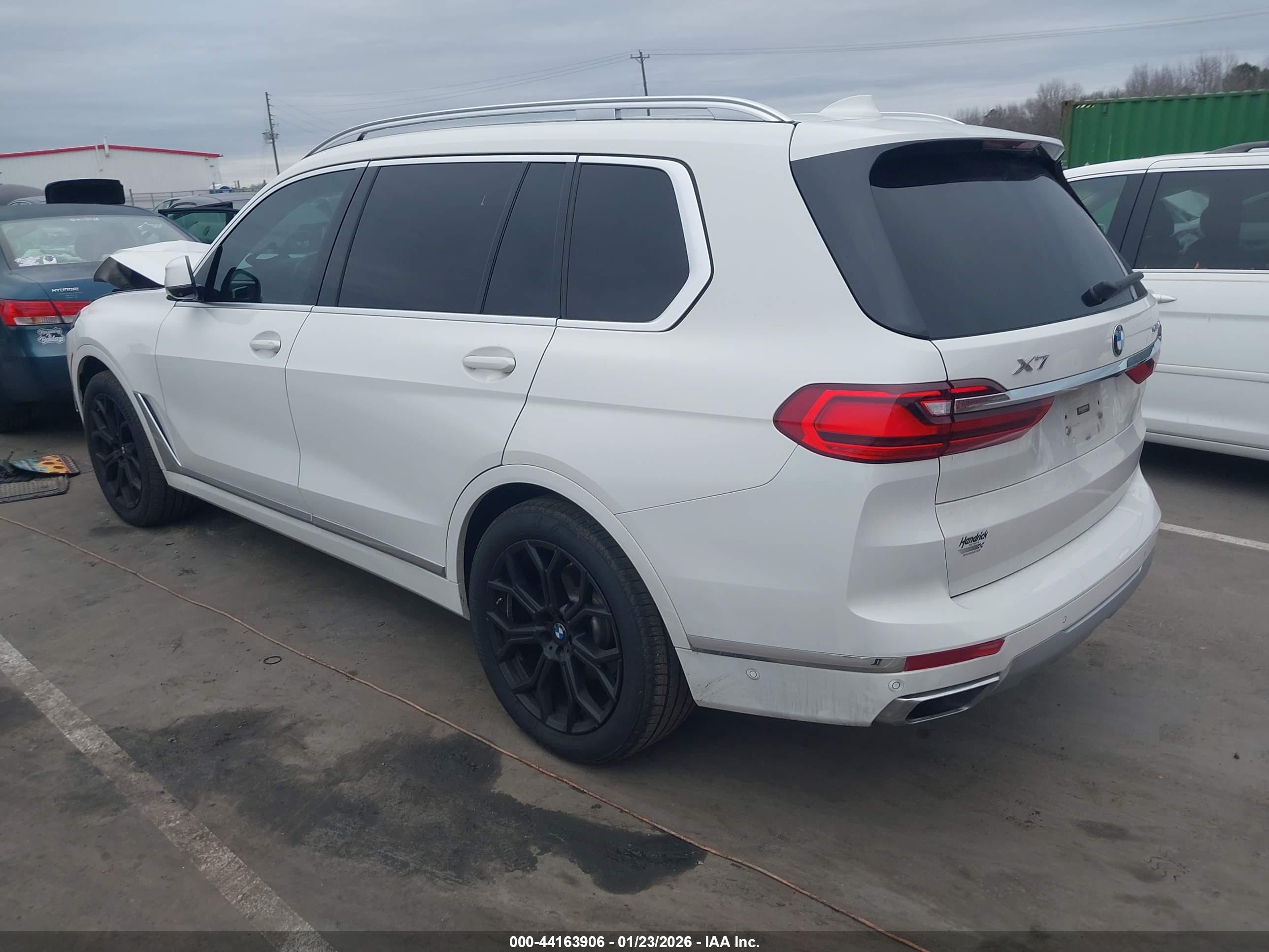 BMW X7 image 3