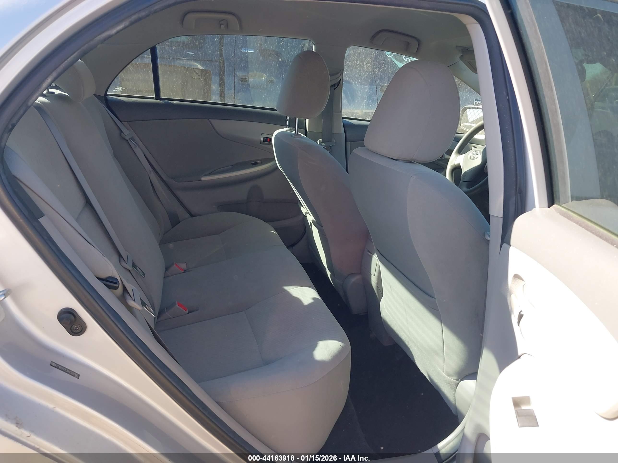 TOYOTA COROLLA image 8