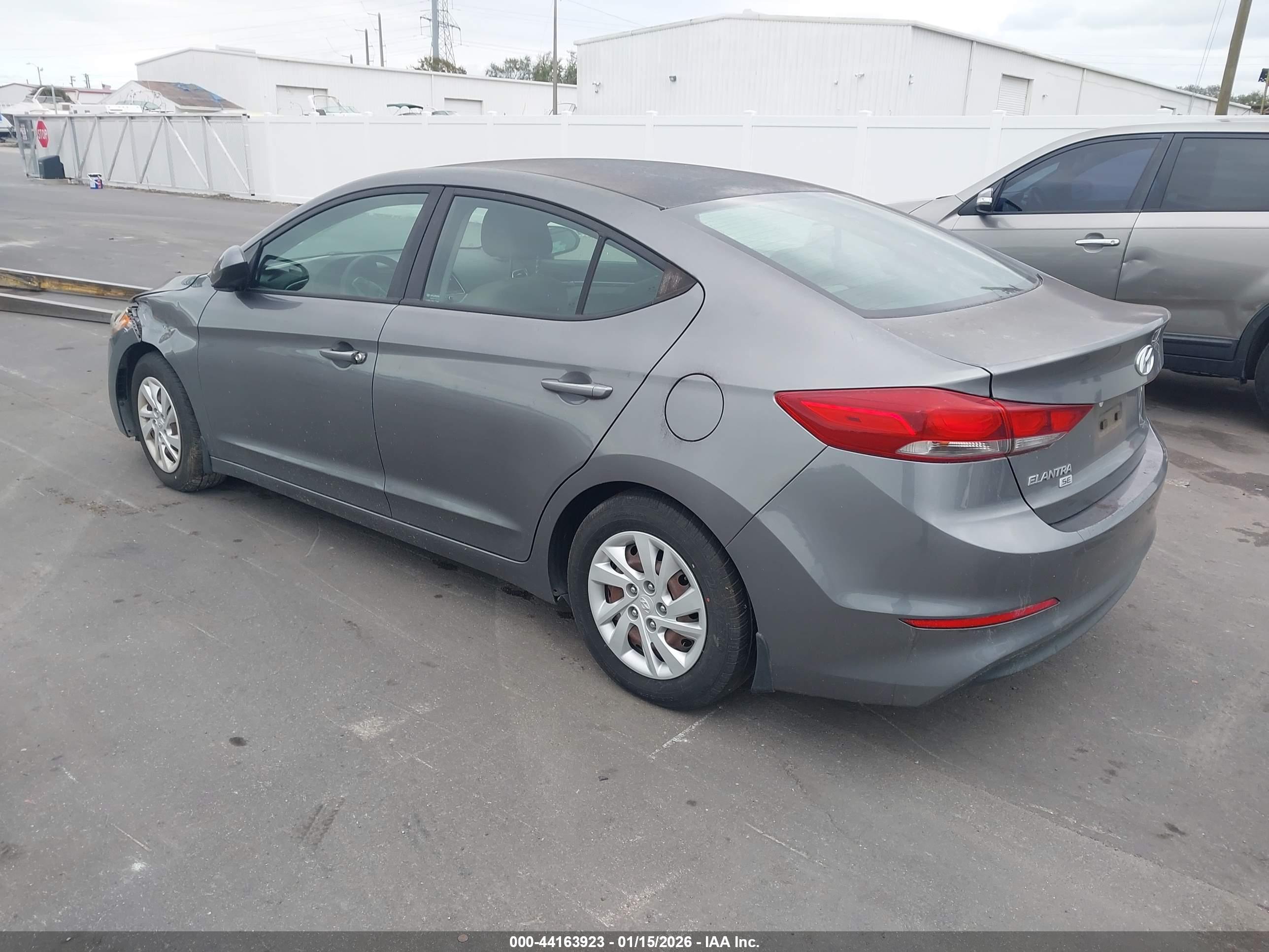 HYUNDAI ELANTRA image 3