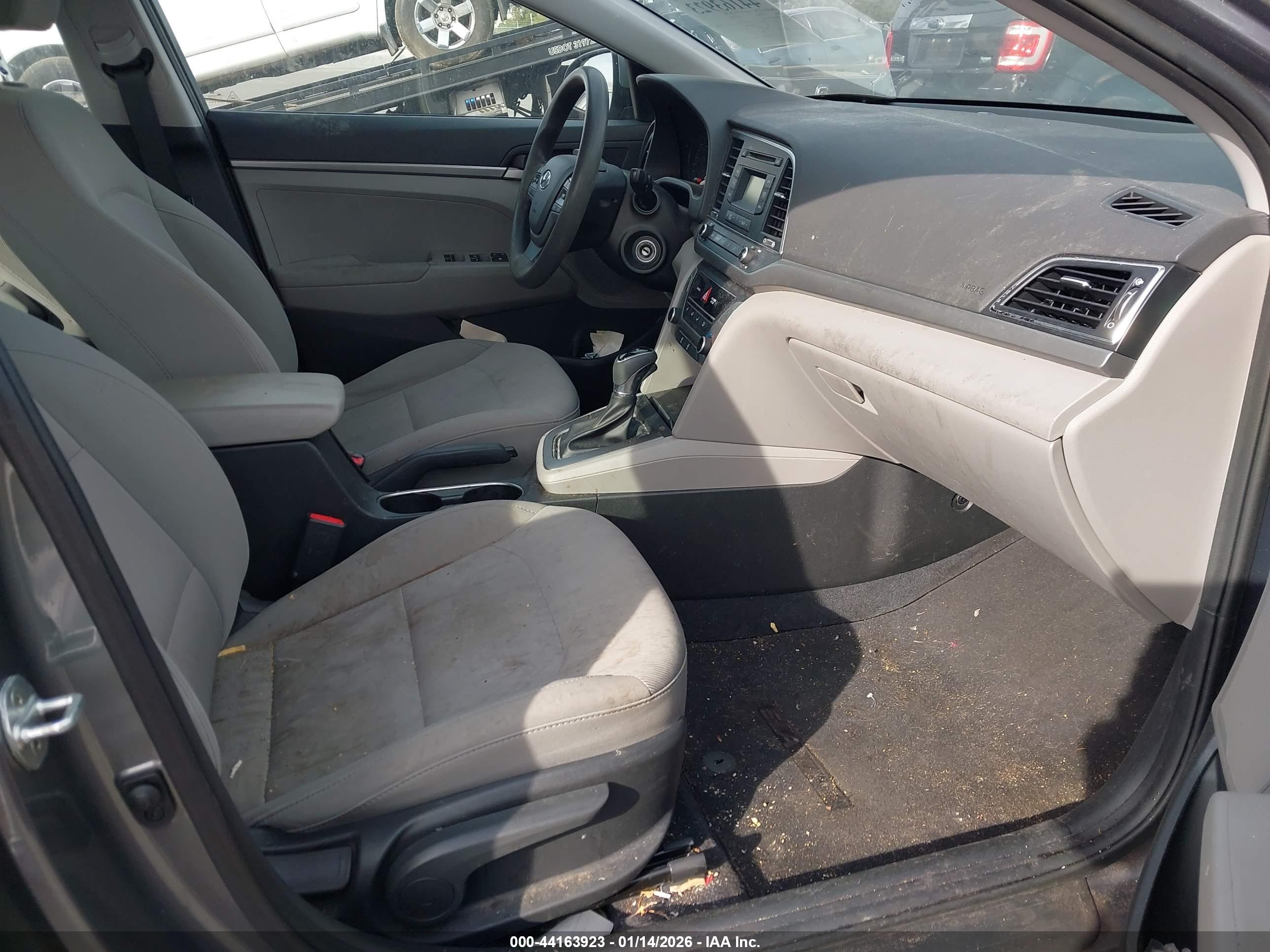 HYUNDAI ELANTRA image 5