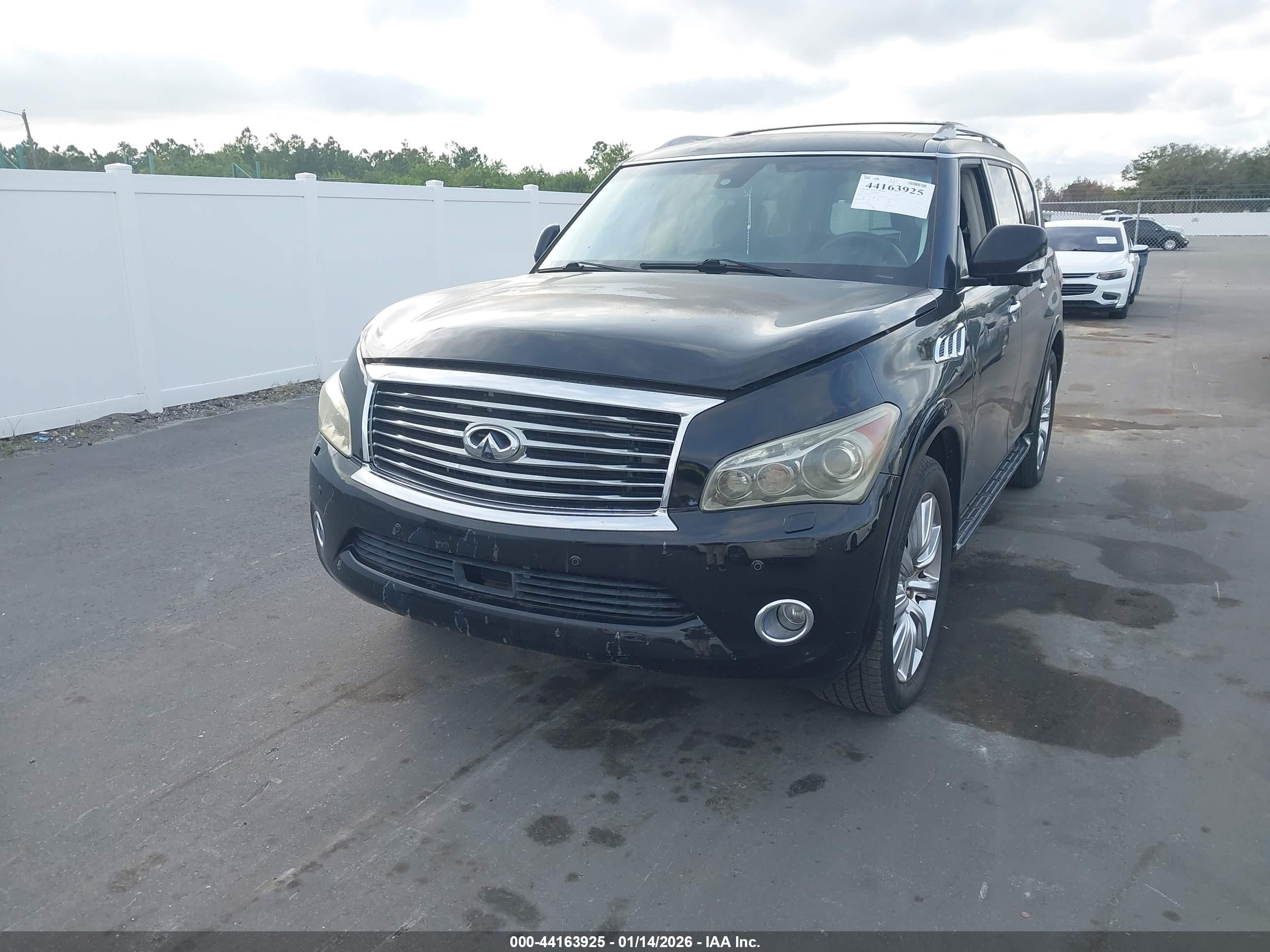 INFINITI QX56 image 2