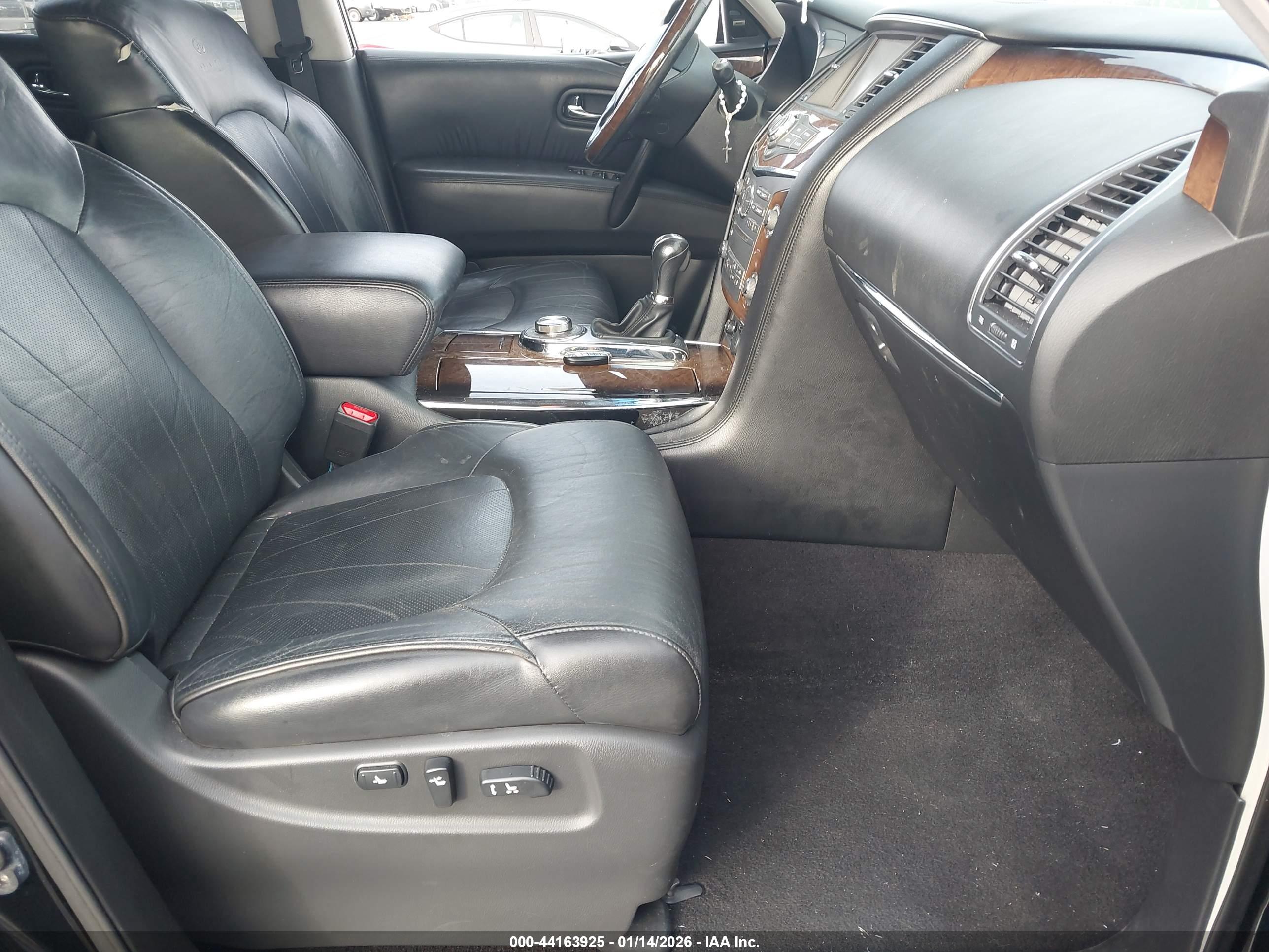 INFINITI QX56 image 5
