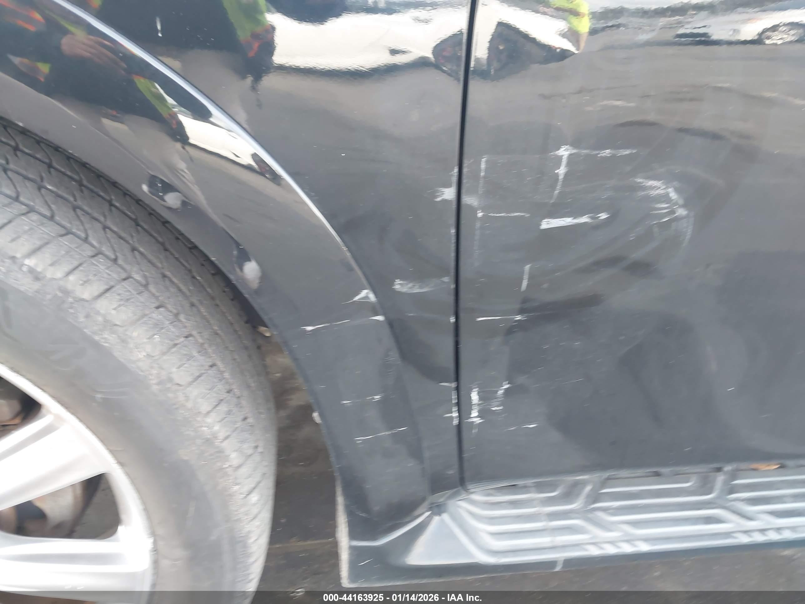 INFINITI QX56 image 6