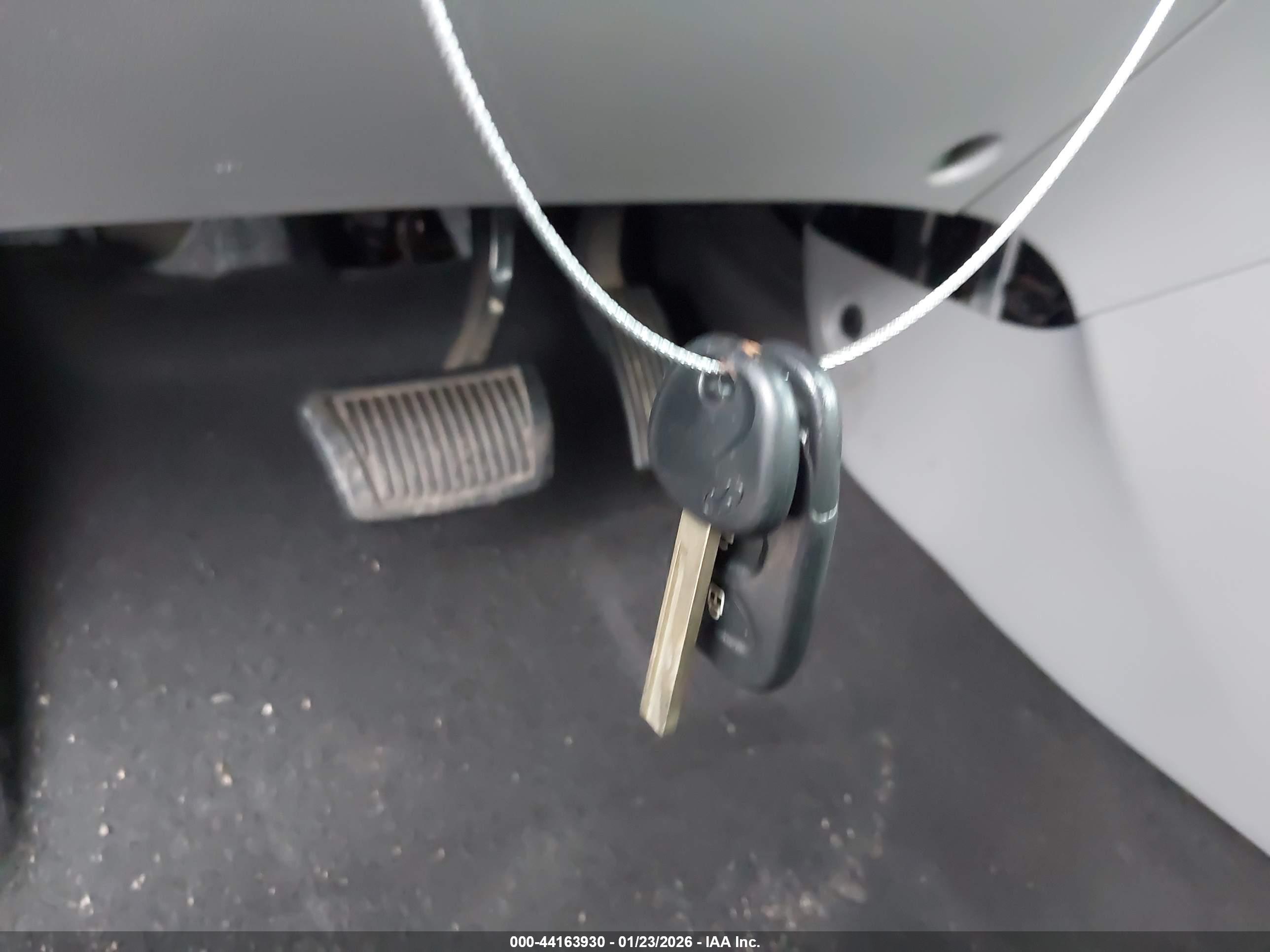 HYUNDAI ACCENT image 11