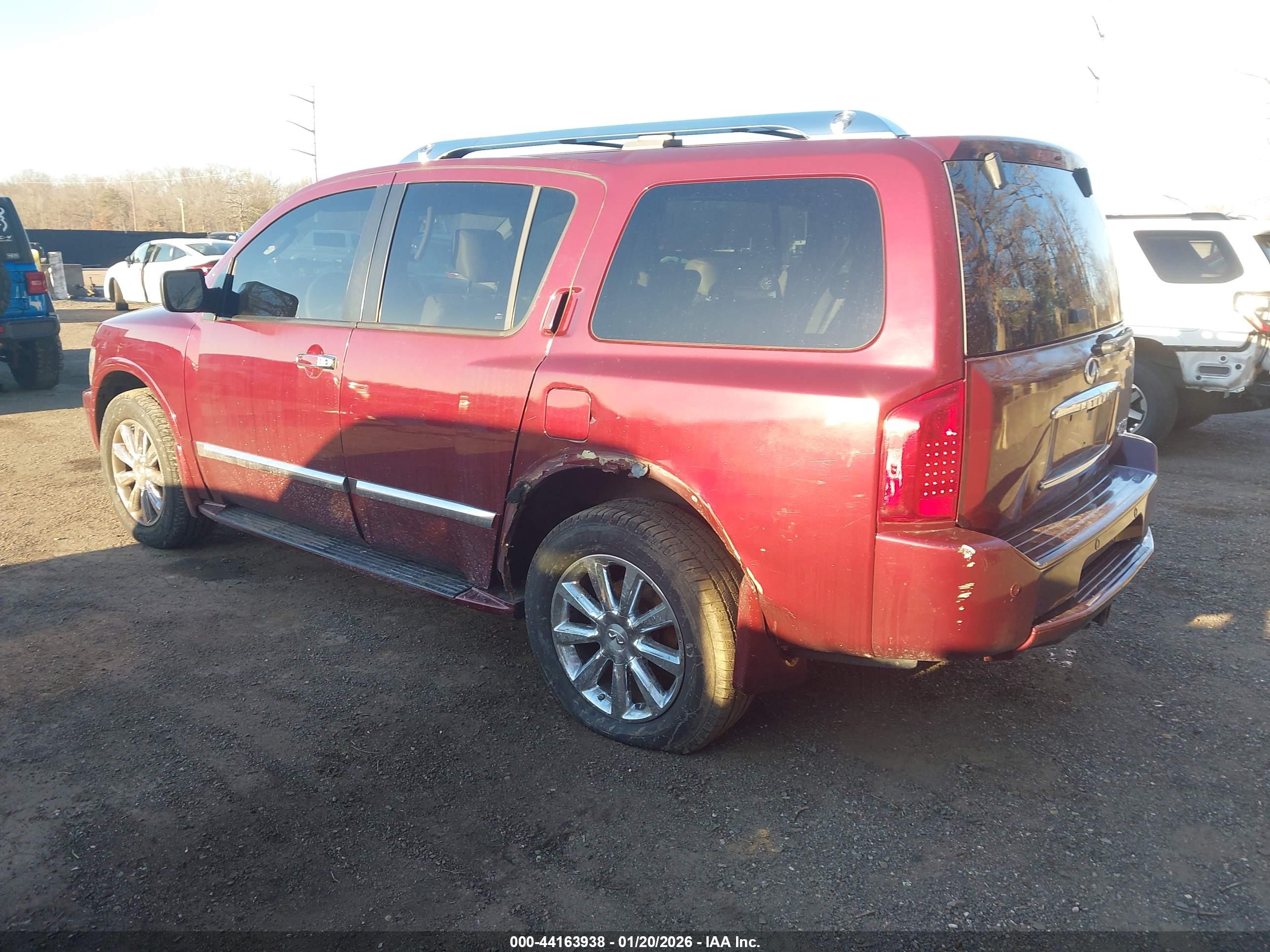 INFINITI QX56 image 3
