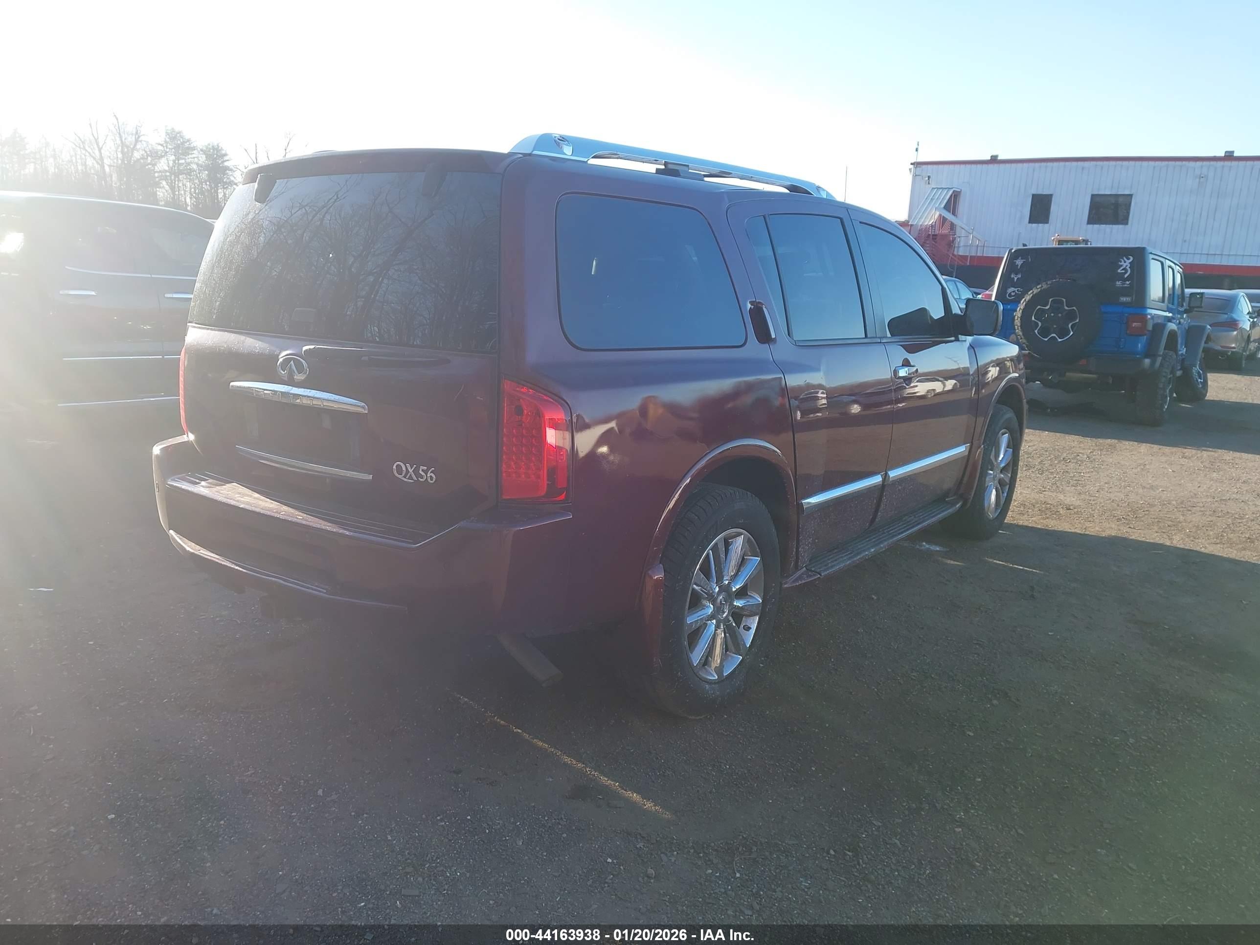 INFINITI QX56 image 4