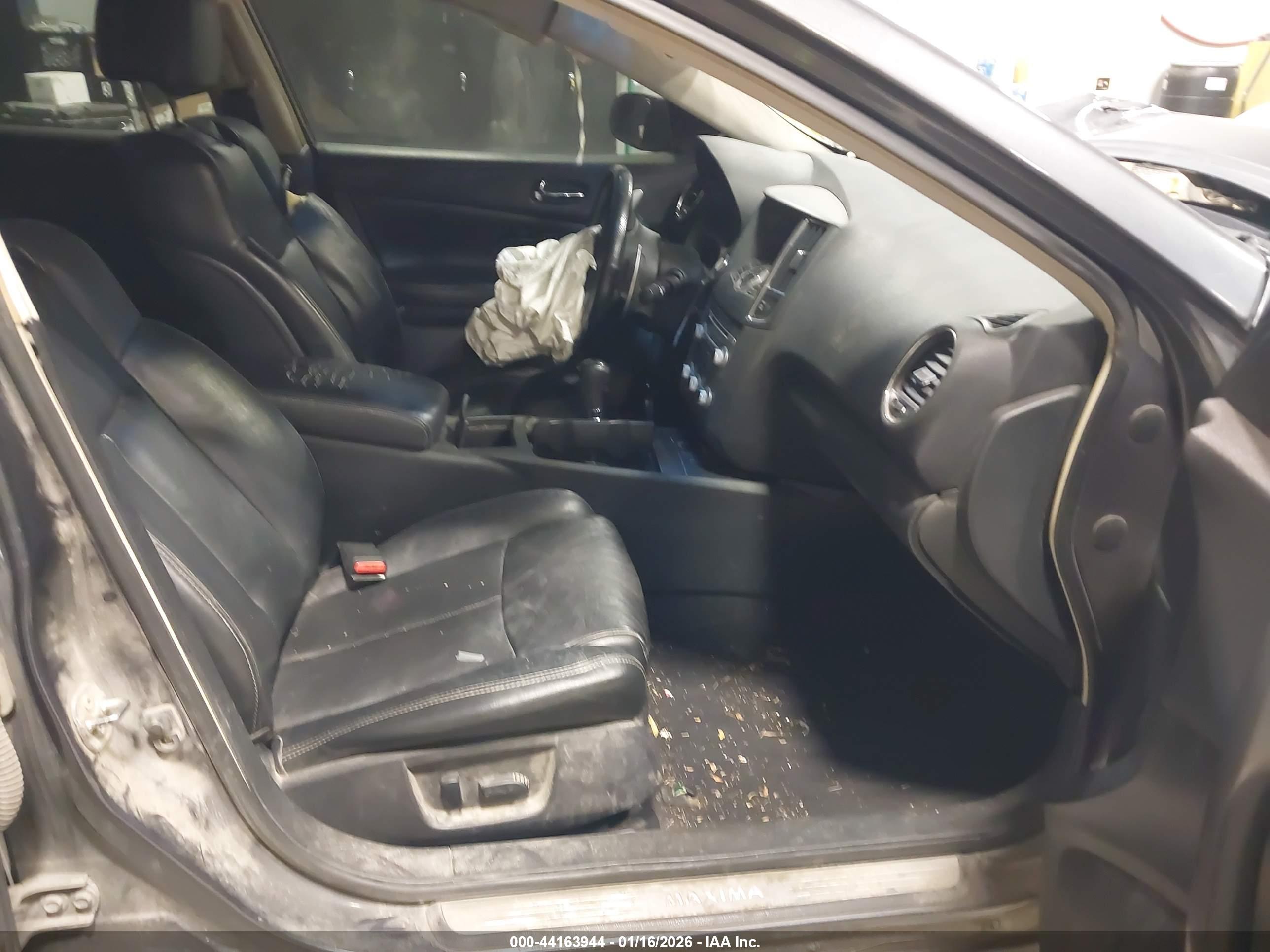 NISSAN MAXIMA image 5
