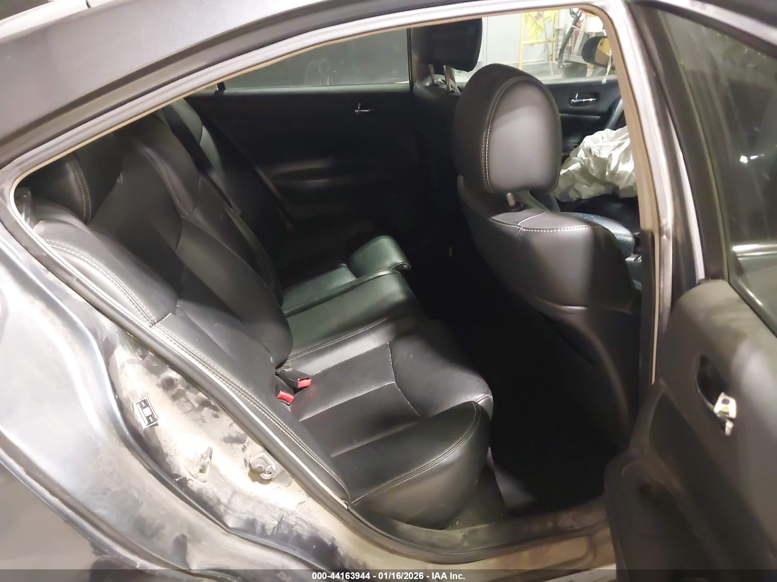 NISSAN MAXIMA image 8