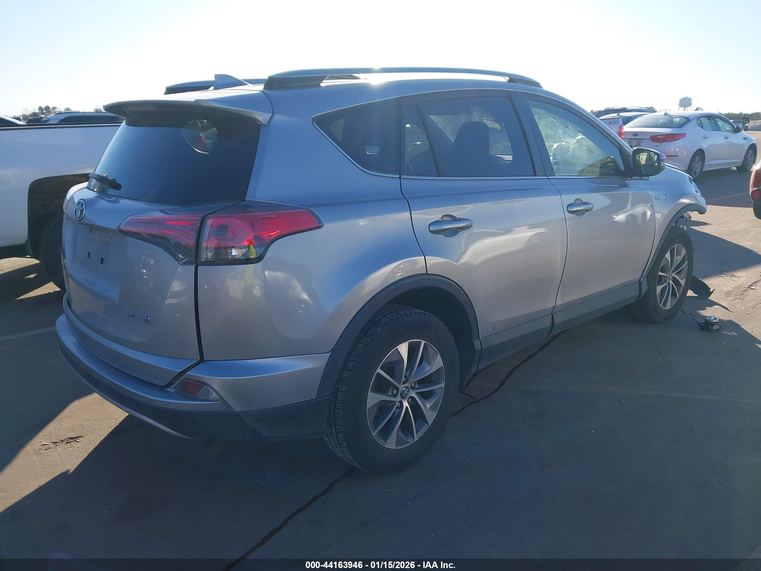 TOYOTA RAV4 image 4