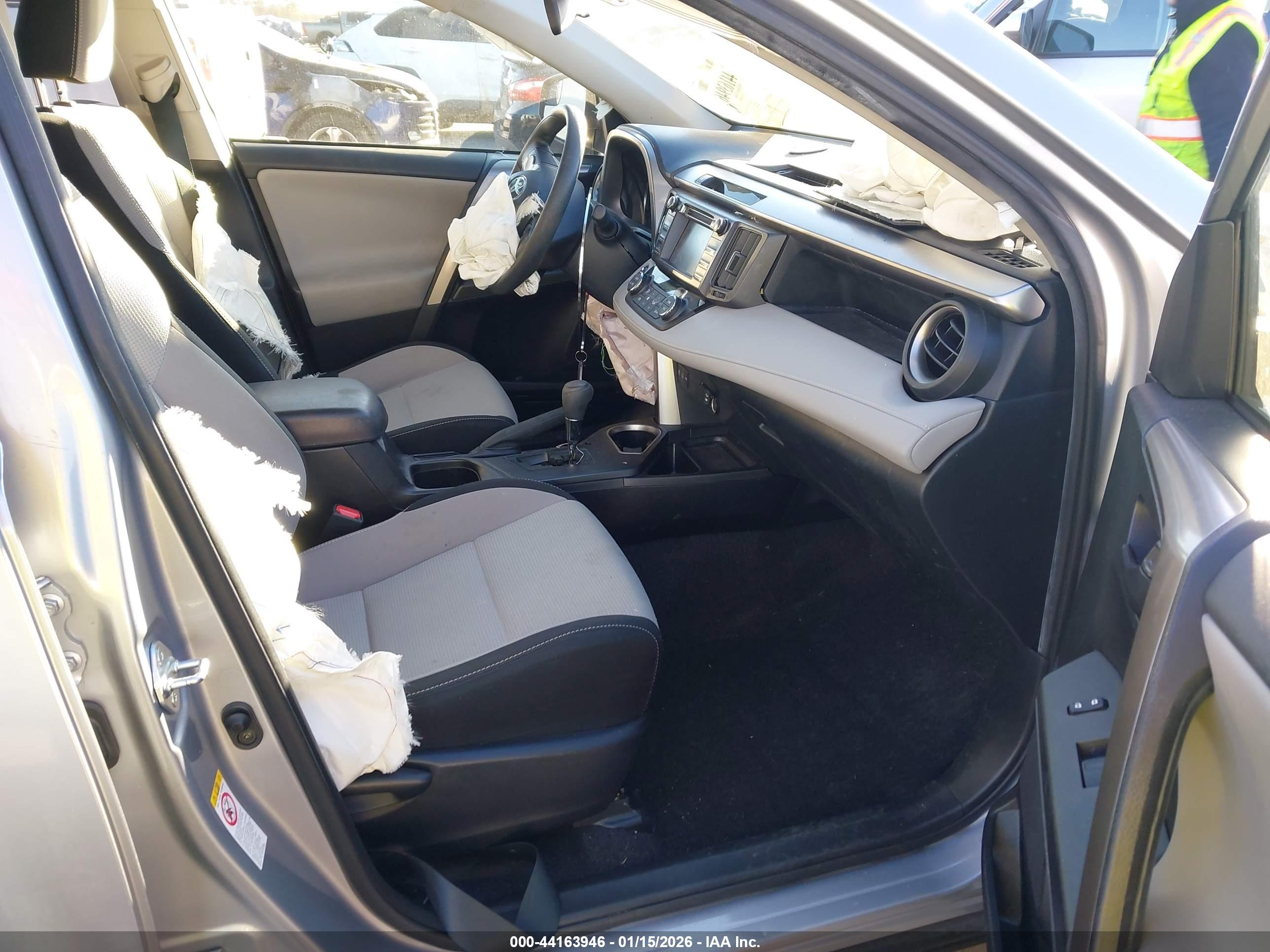TOYOTA RAV4 image 5