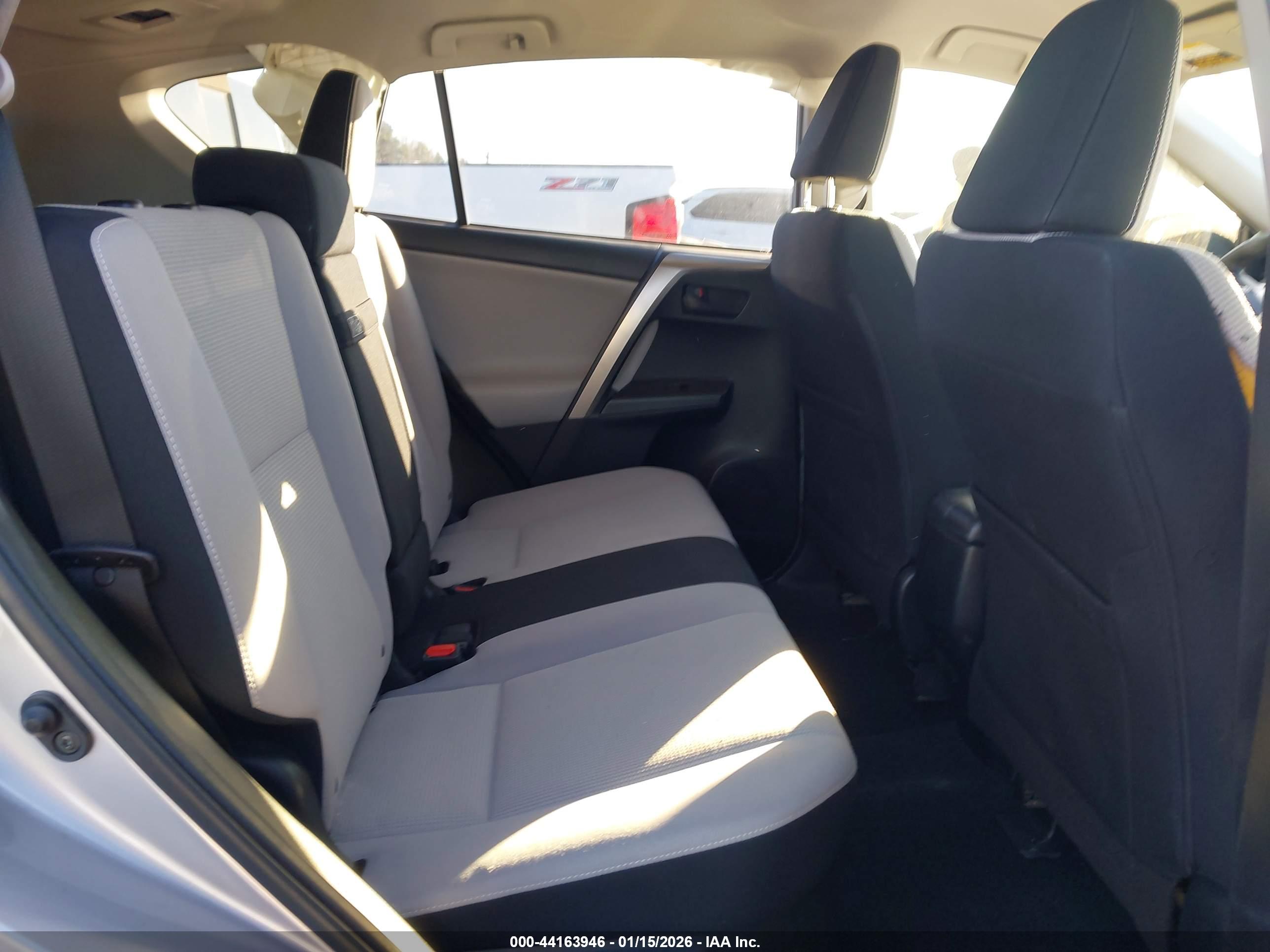 TOYOTA RAV4 image 8
