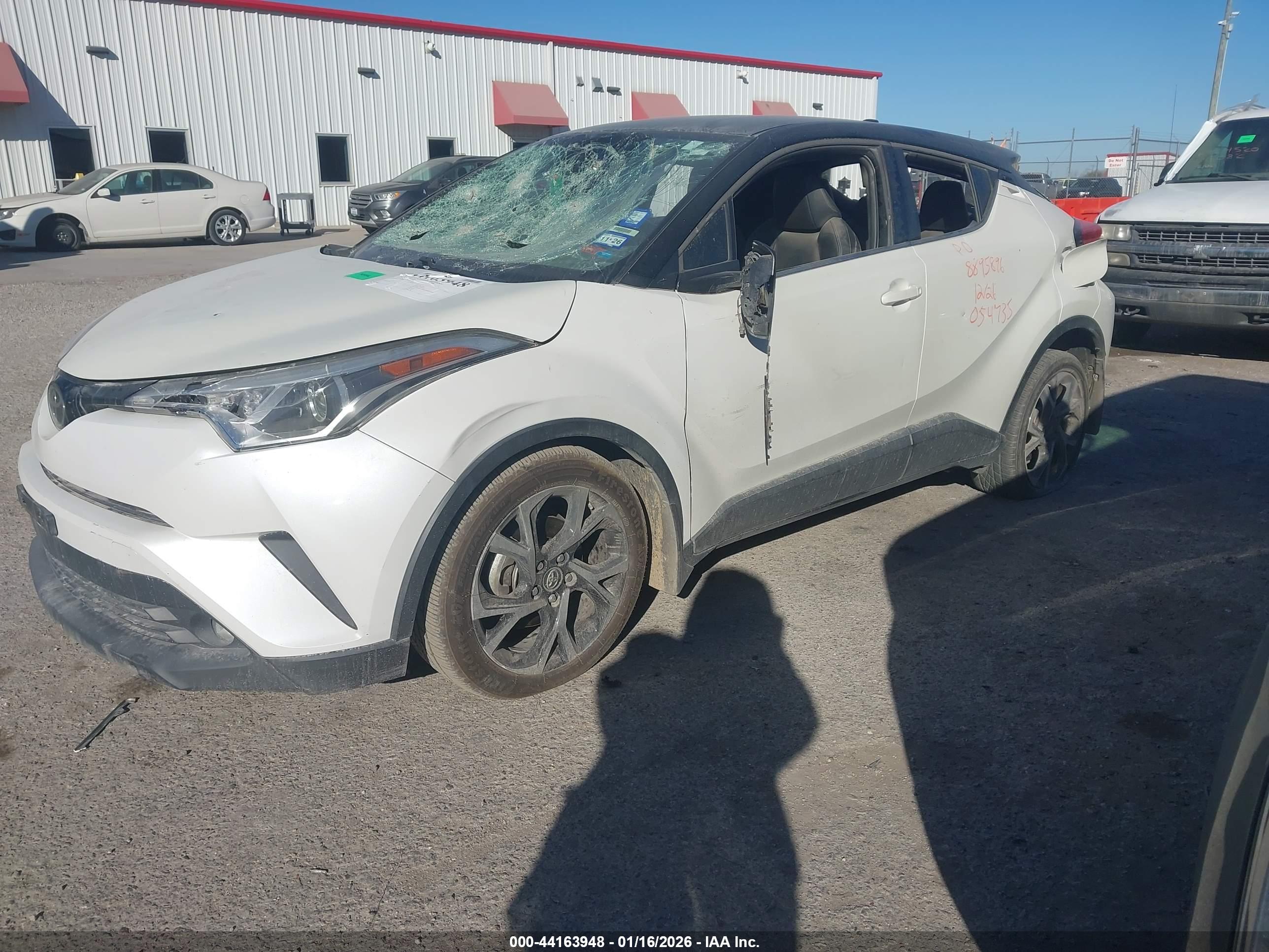 TOYOTA C-HR image 2