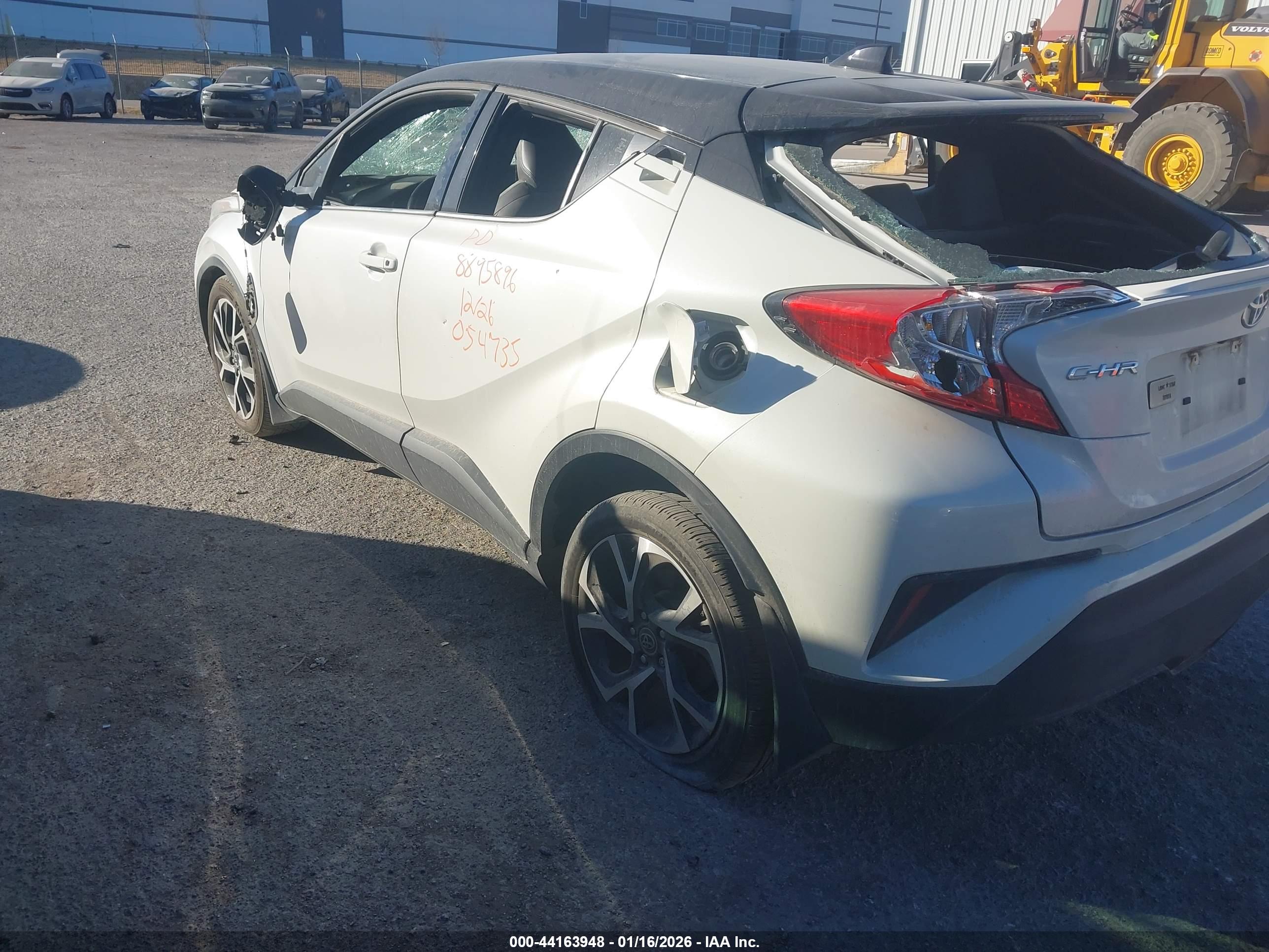 TOYOTA C-HR image 3
