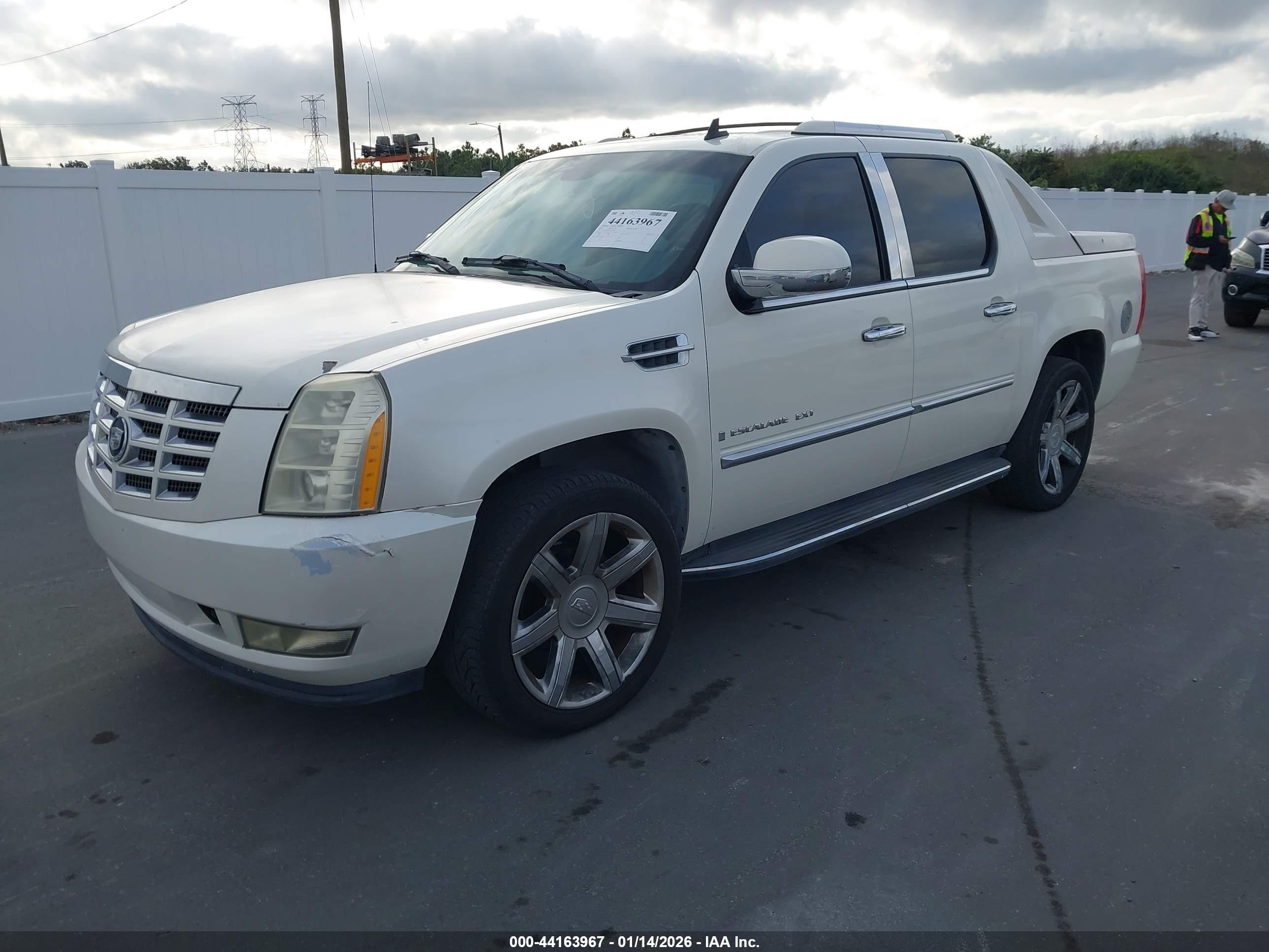 CADILLAC ESCALADE image 2