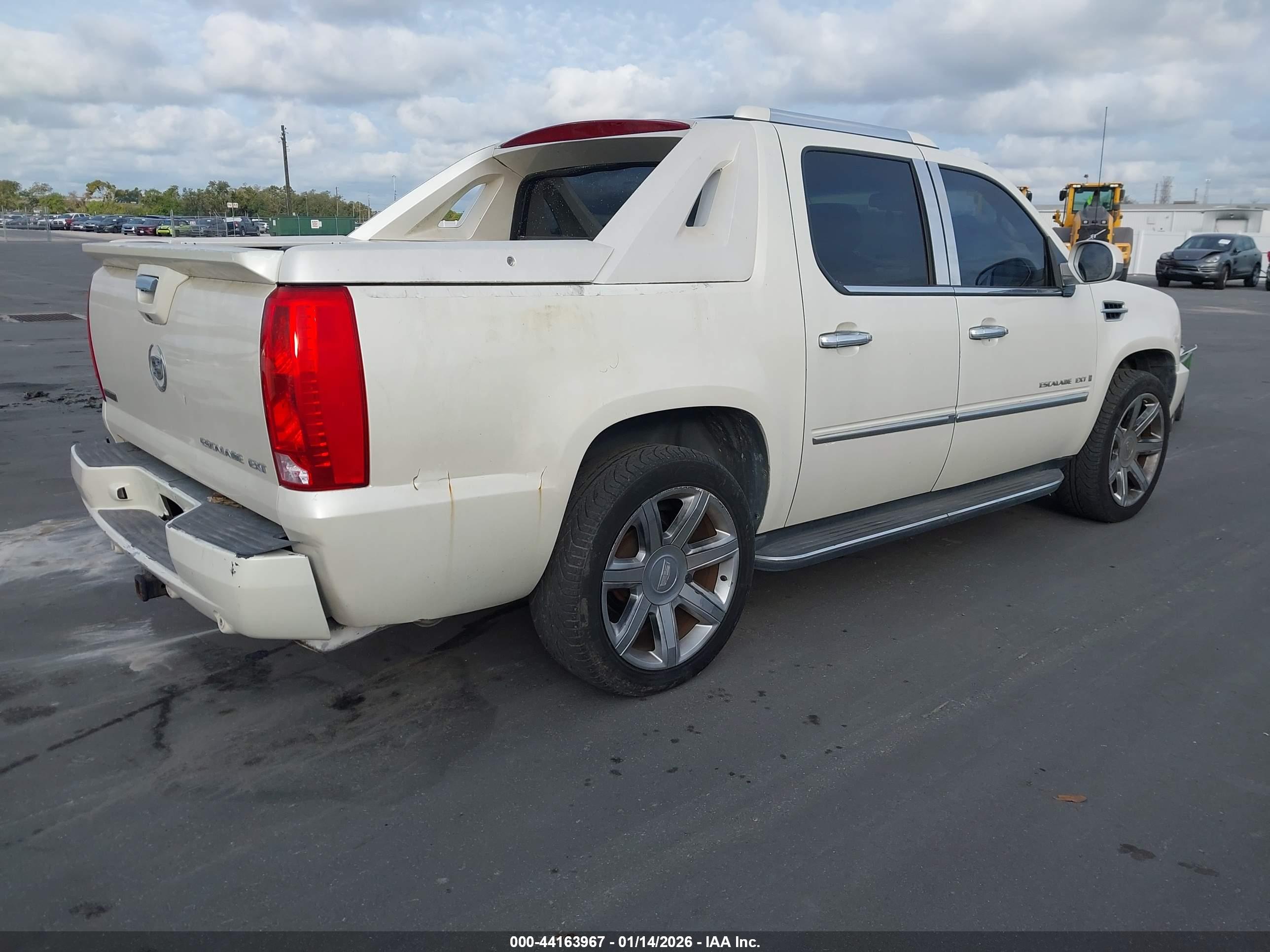 CADILLAC ESCALADE image 4