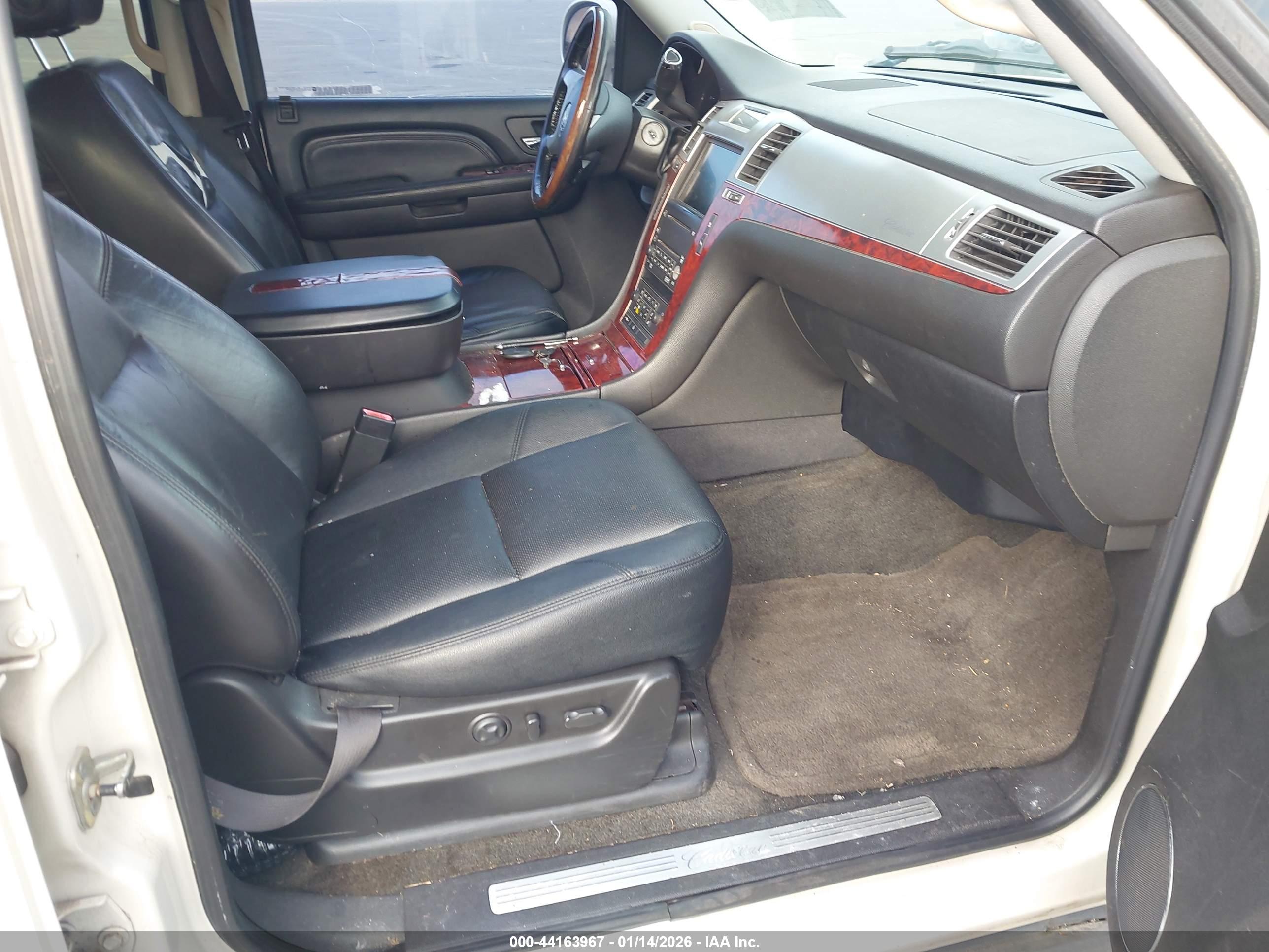 CADILLAC ESCALADE image 5