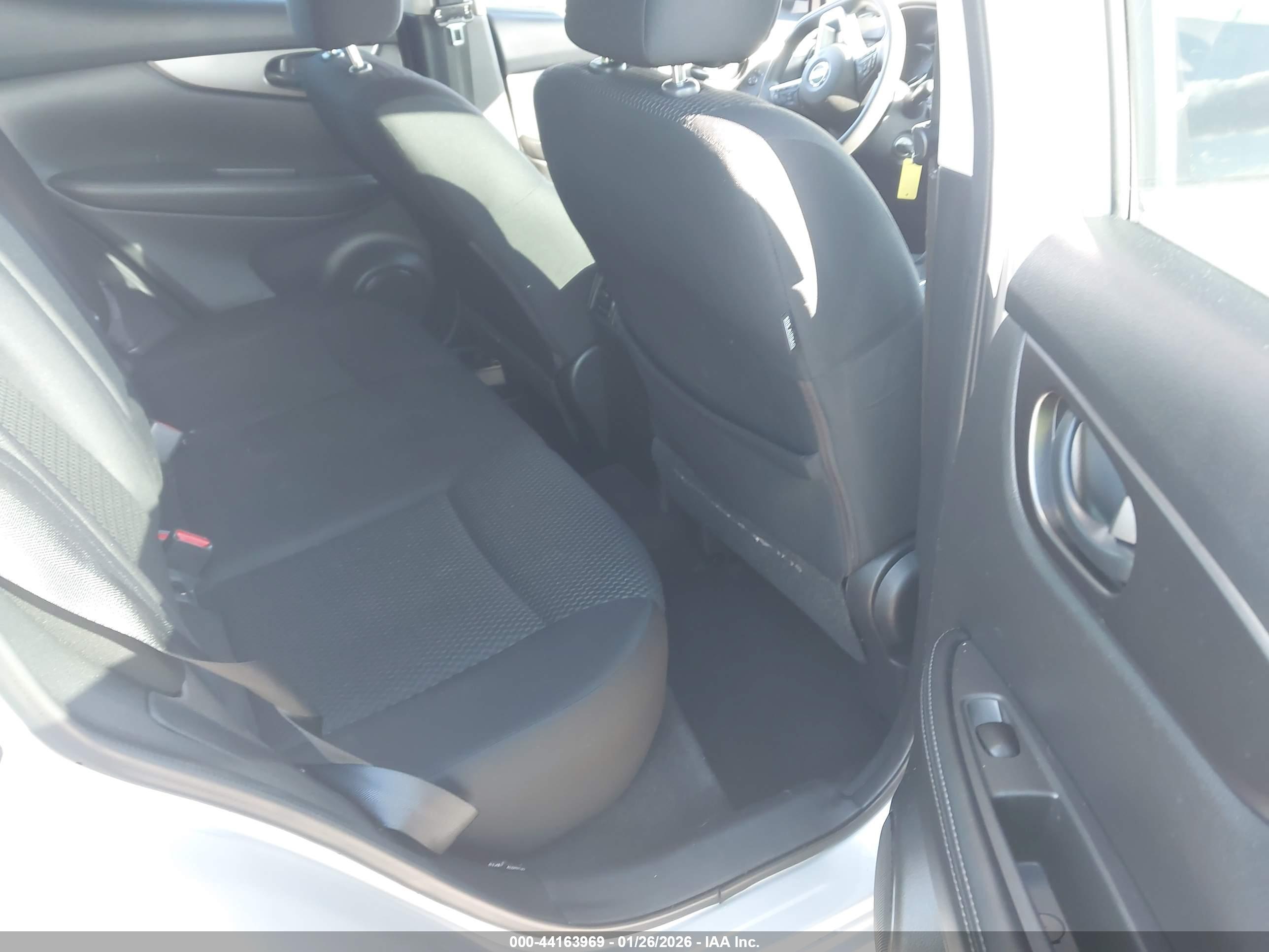 NISSAN ROGUE image 8