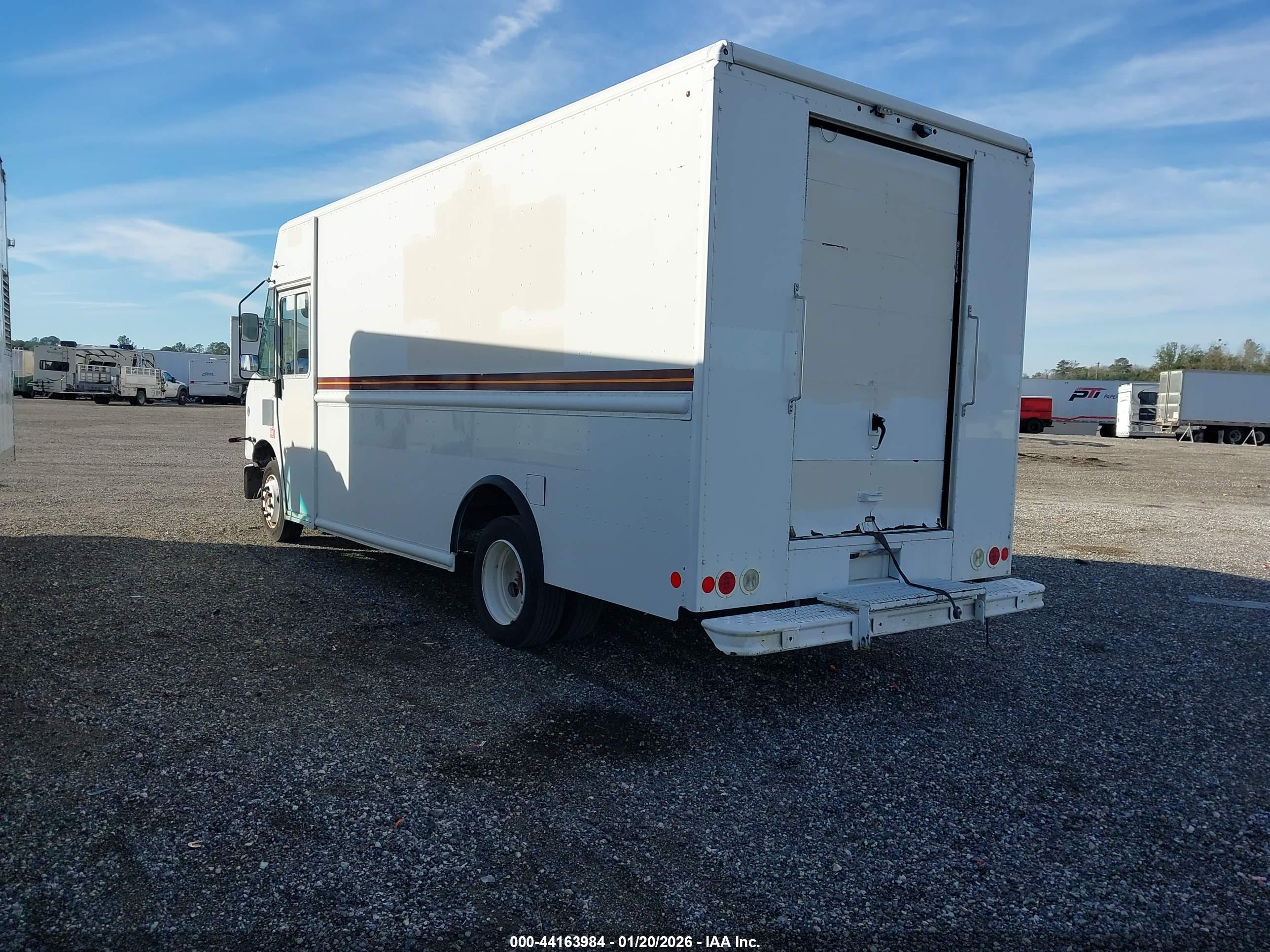 FREIGHTLINER MT45 image 3