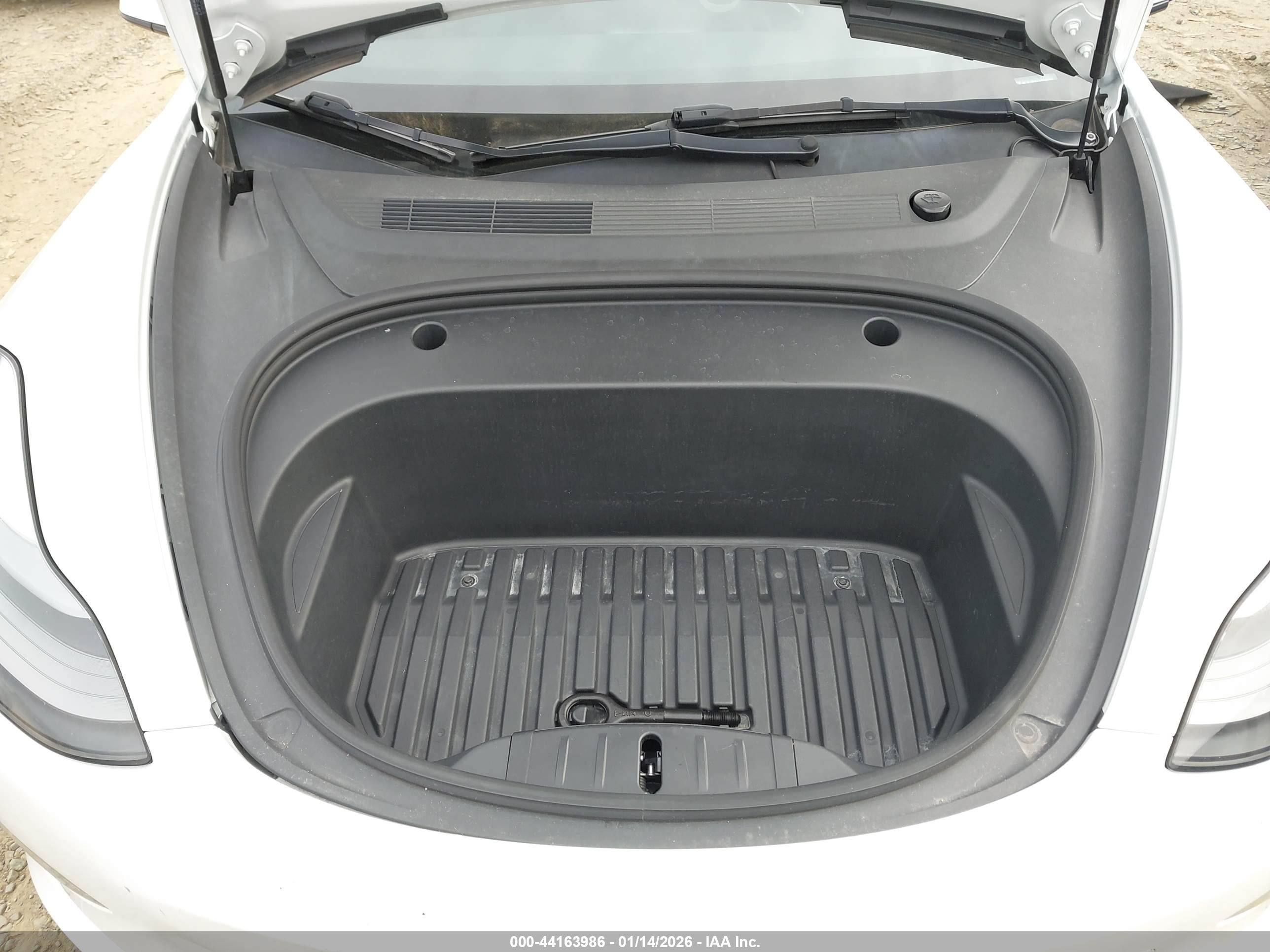 TESLA MODEL image 10