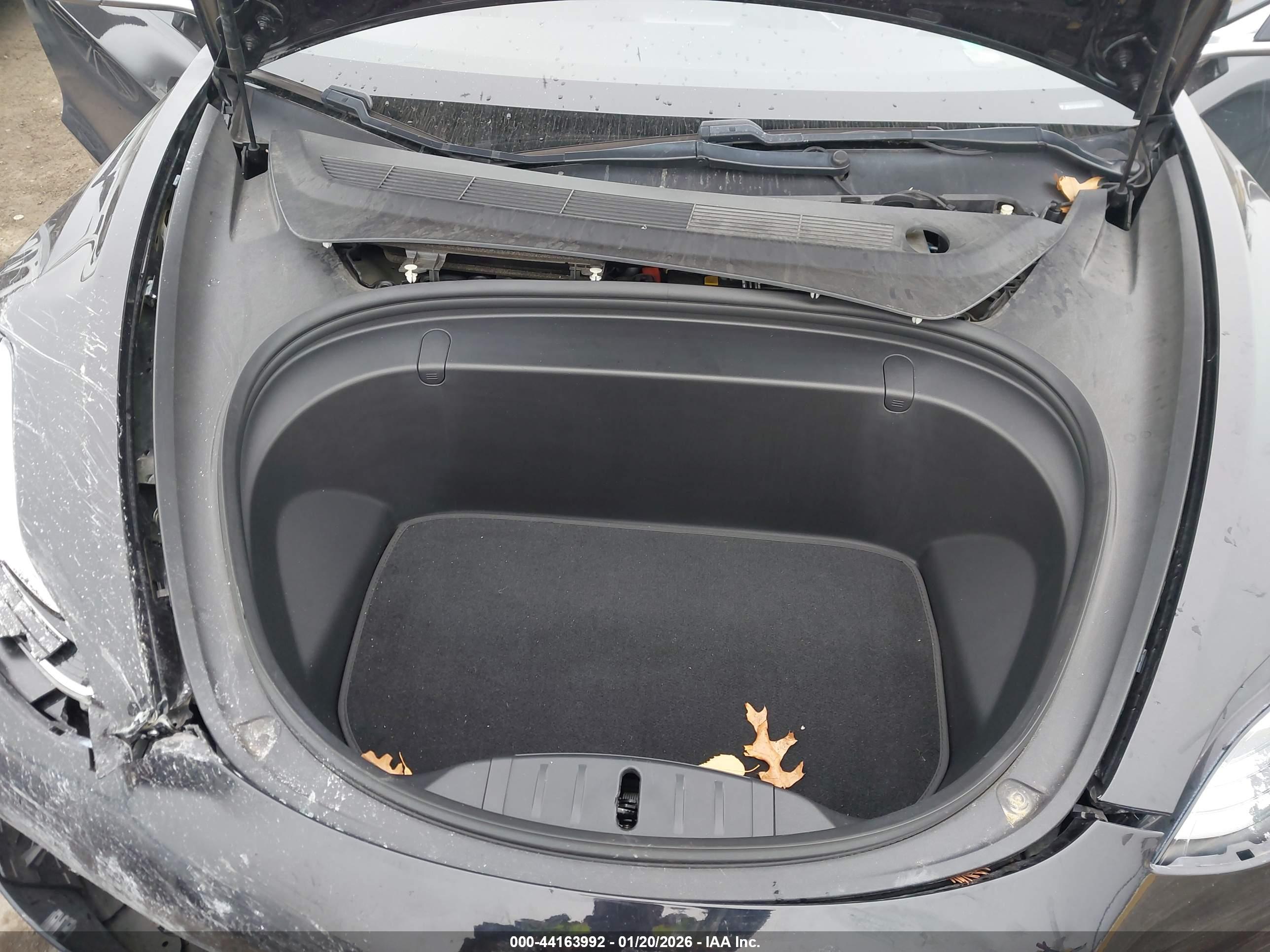 TESLA MODEL image 10