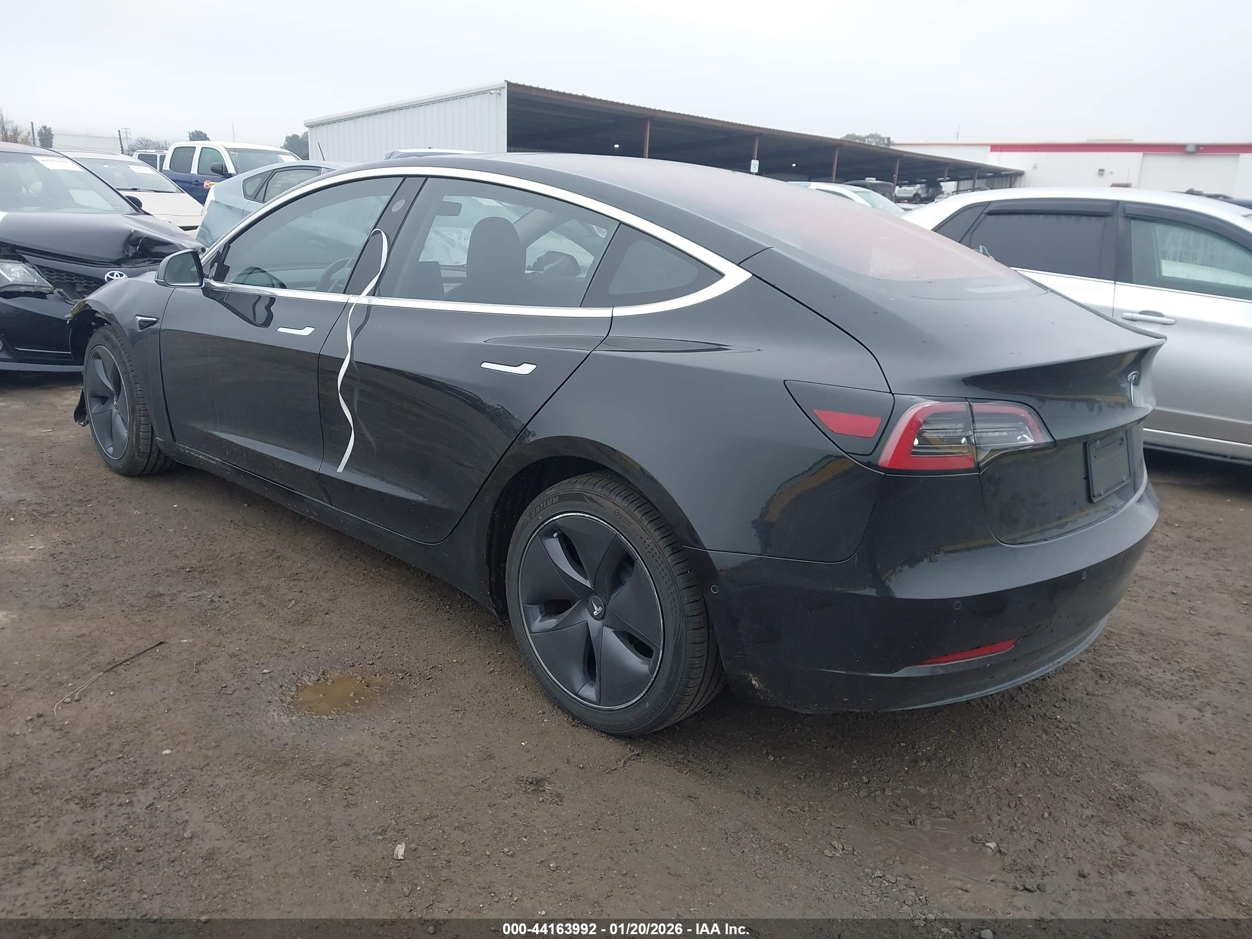 TESLA MODEL image 3