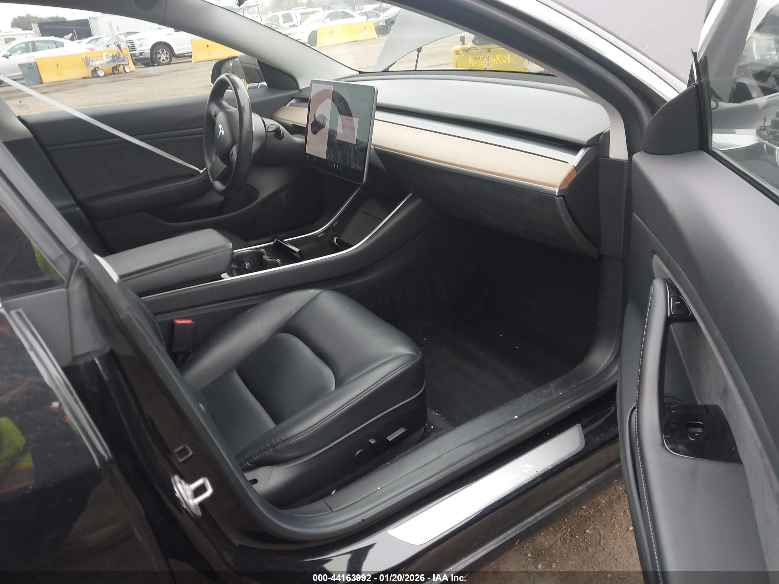 TESLA MODEL image 5