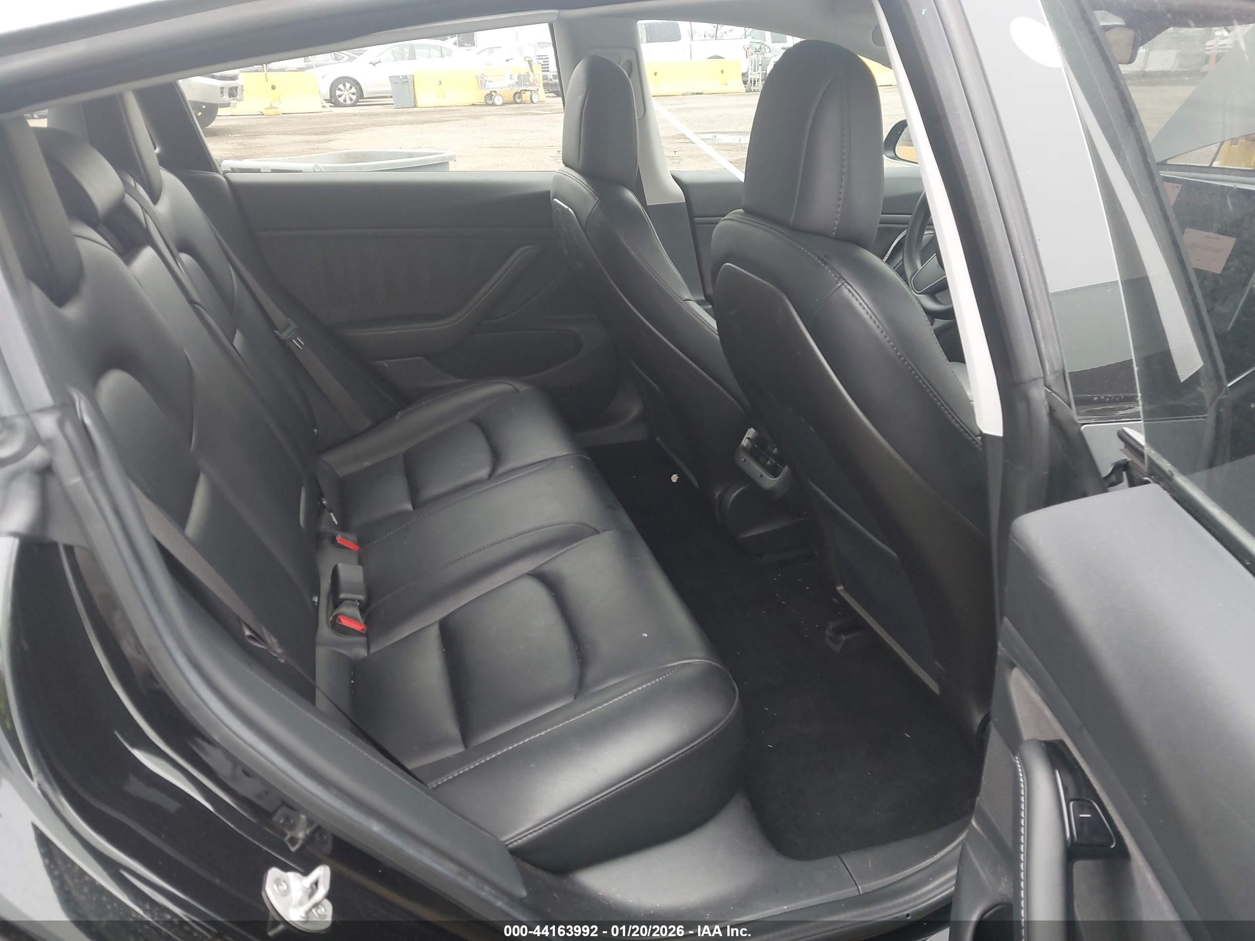 TESLA MODEL image 8