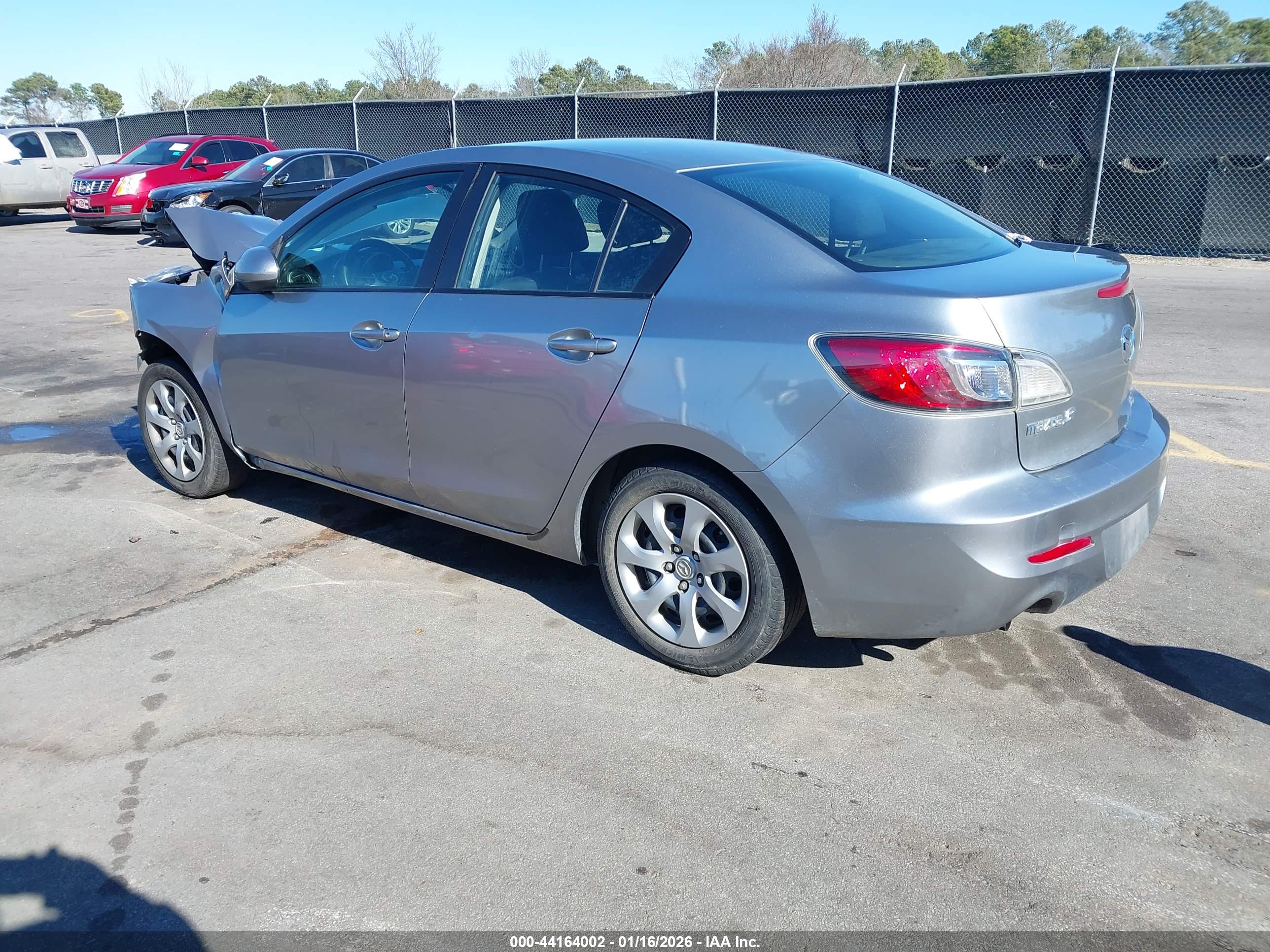 MAZDA MAZDA3 image 3