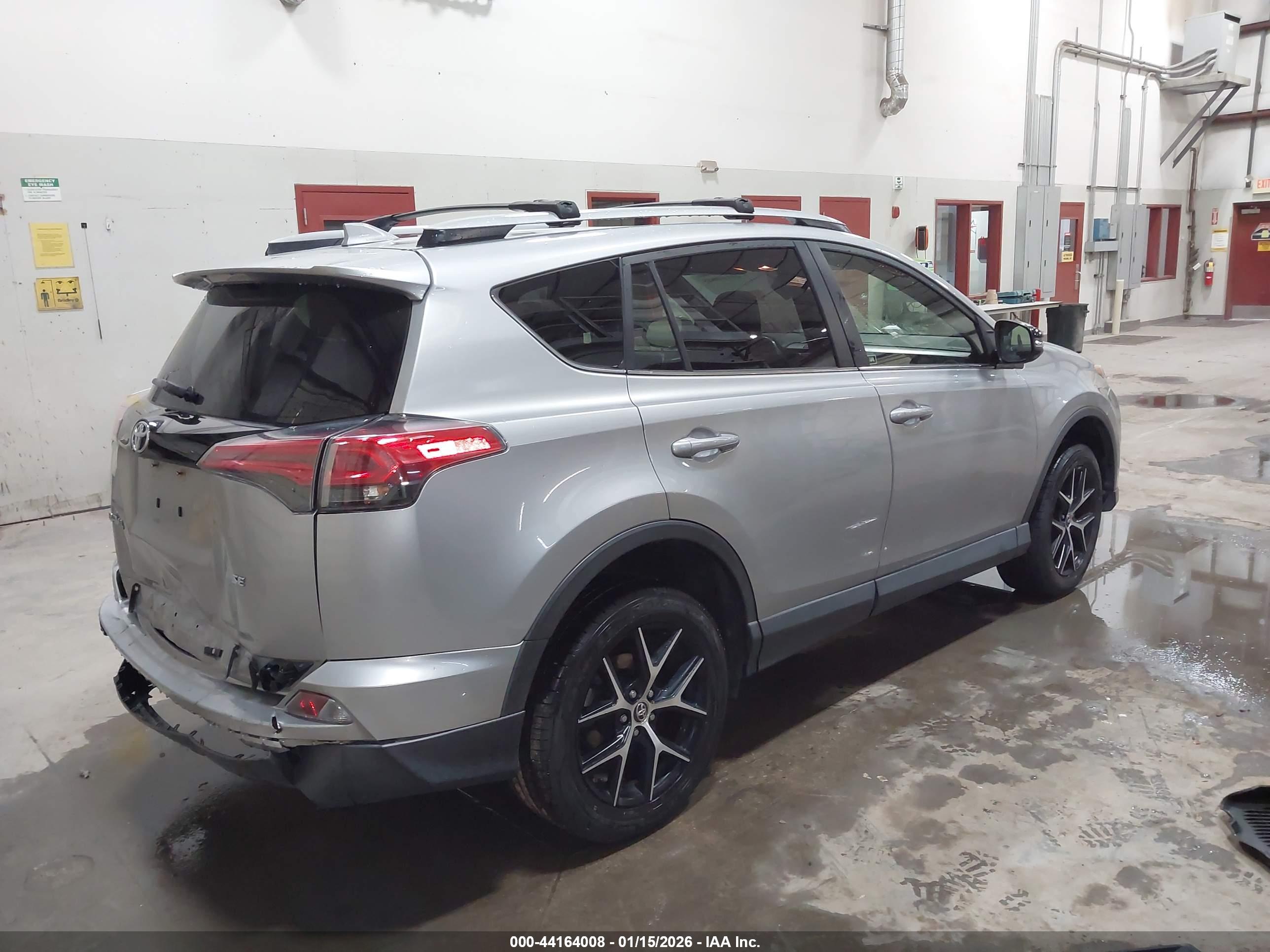 TOYOTA RAV4 image 4