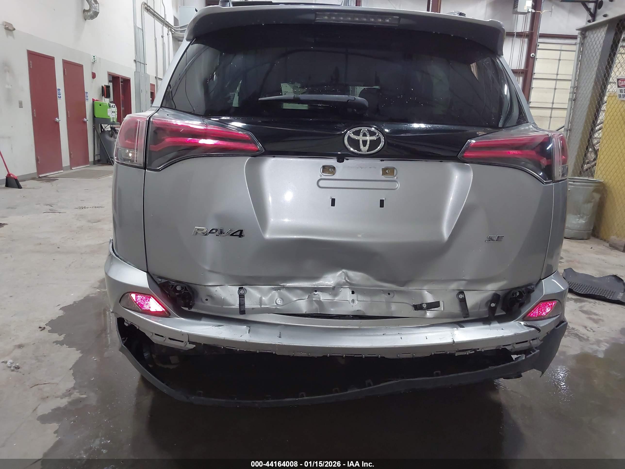 TOYOTA RAV4 image 6