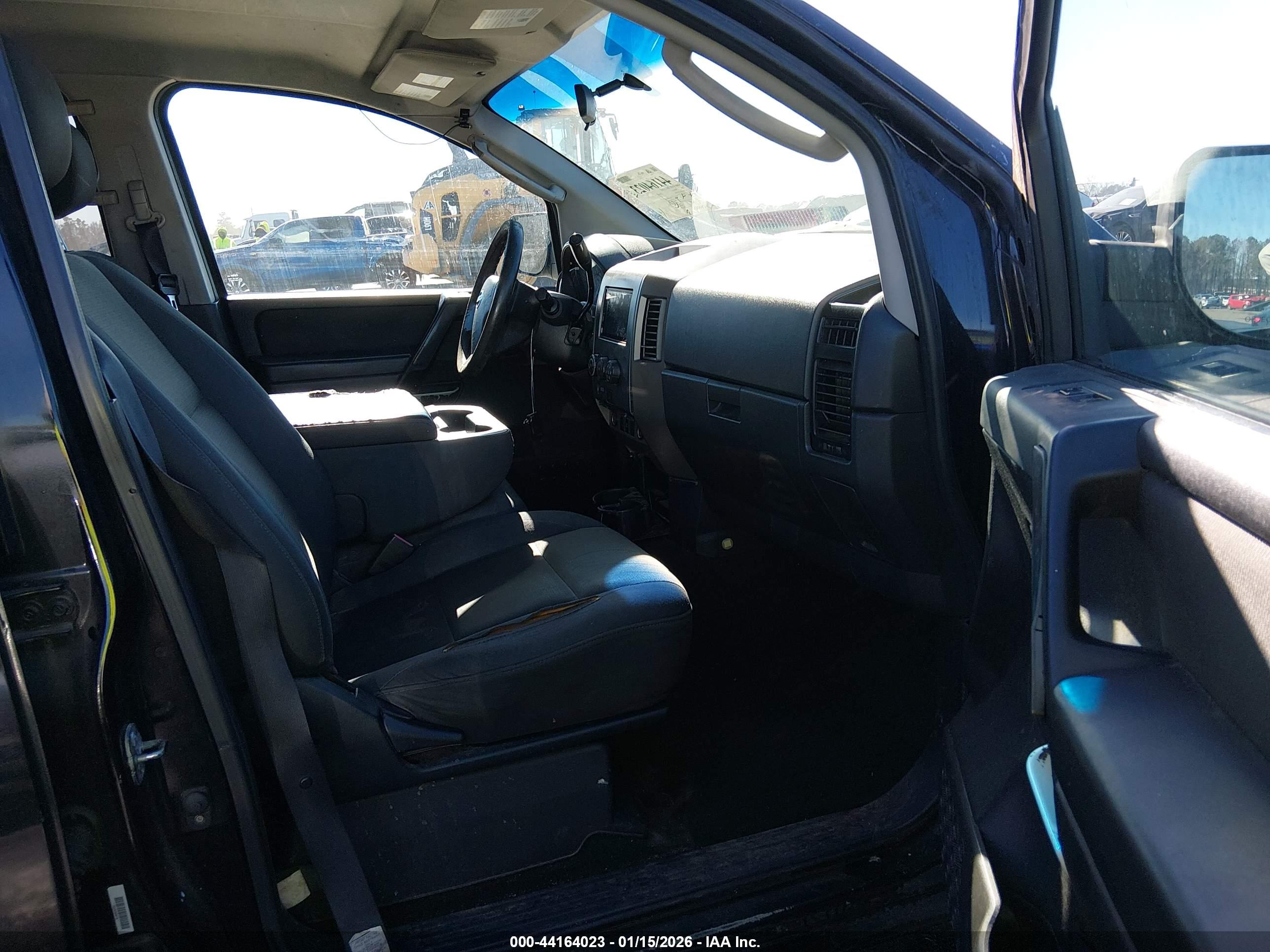 NISSAN TITAN image 5