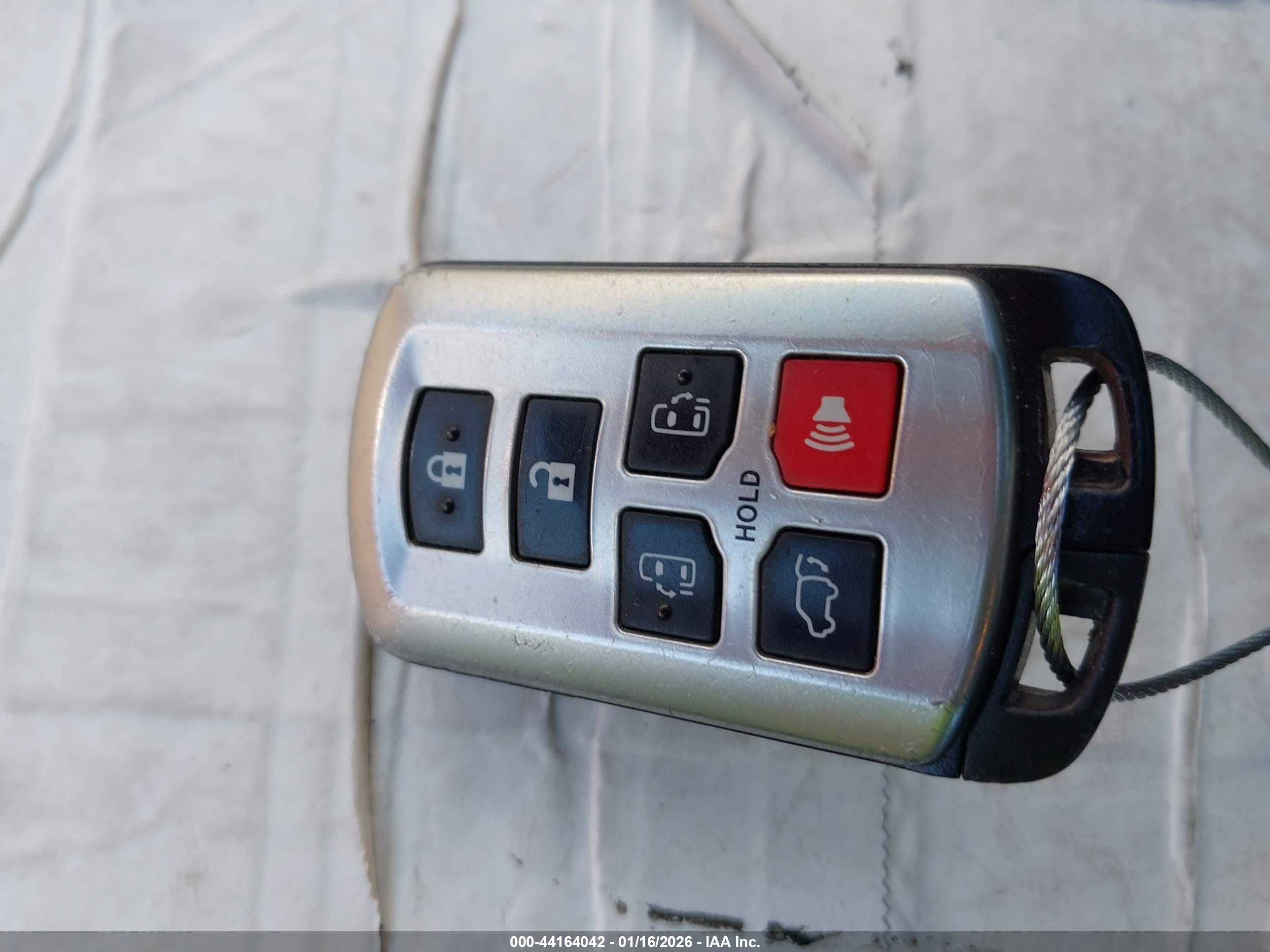 TOYOTA SIENNA image 11