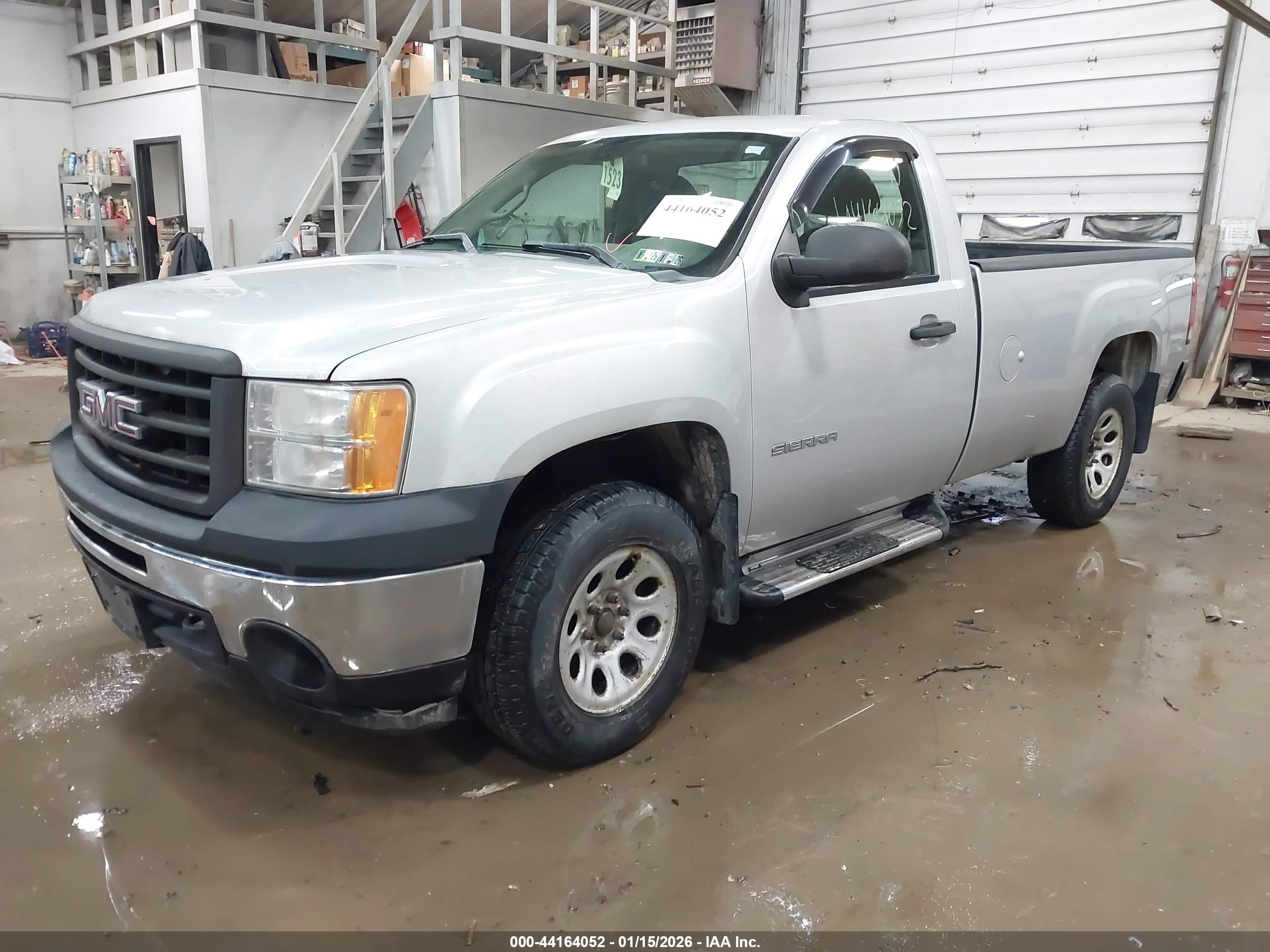 GMC SIERRA image 2