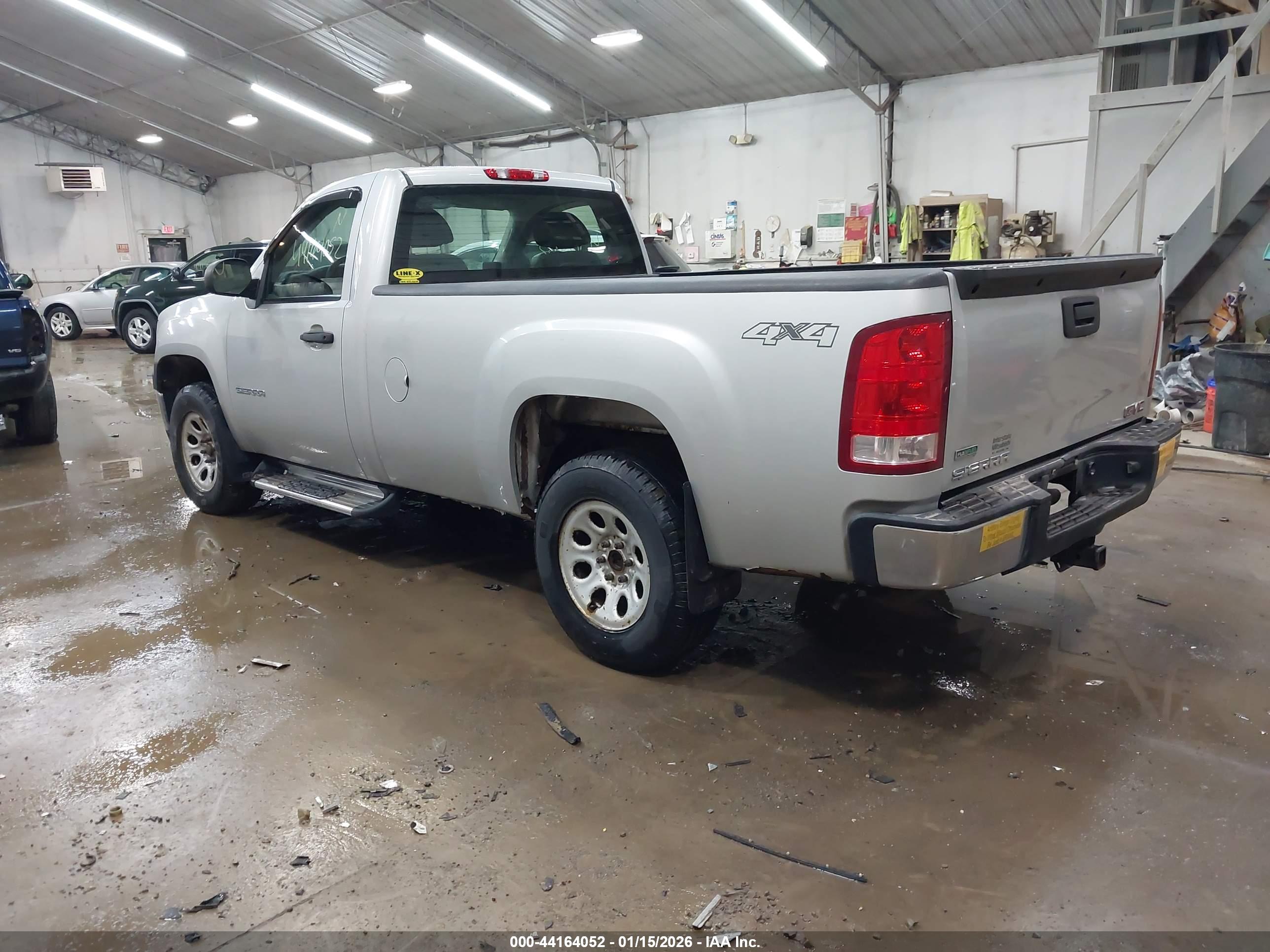 GMC SIERRA image 3