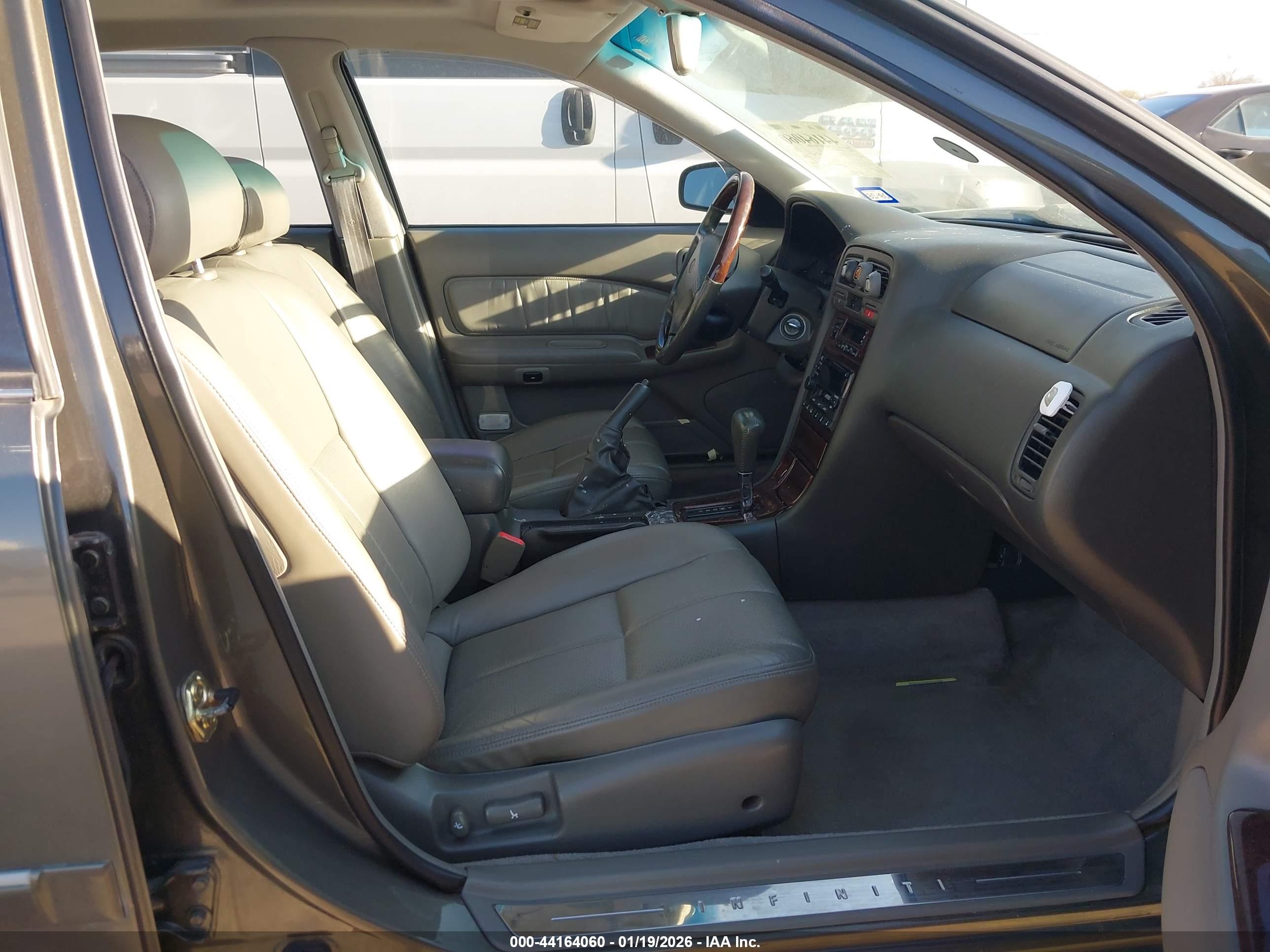 INFINITI I30 image 5