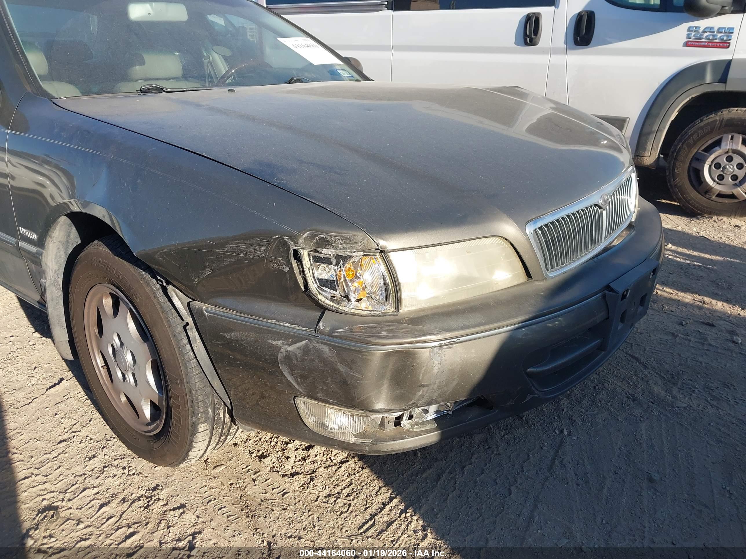 INFINITI I30 image 6