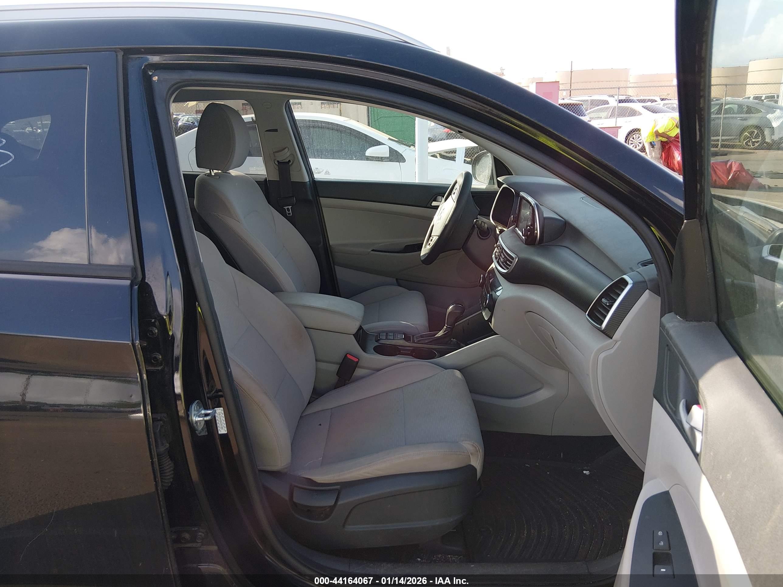 HYUNDAI TUCSON image 5