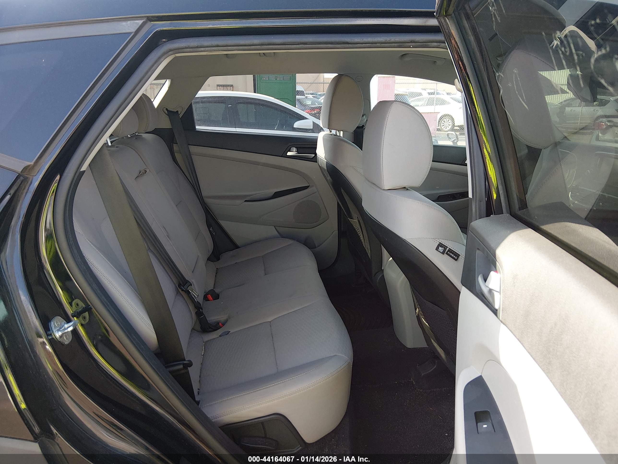 HYUNDAI TUCSON image 8