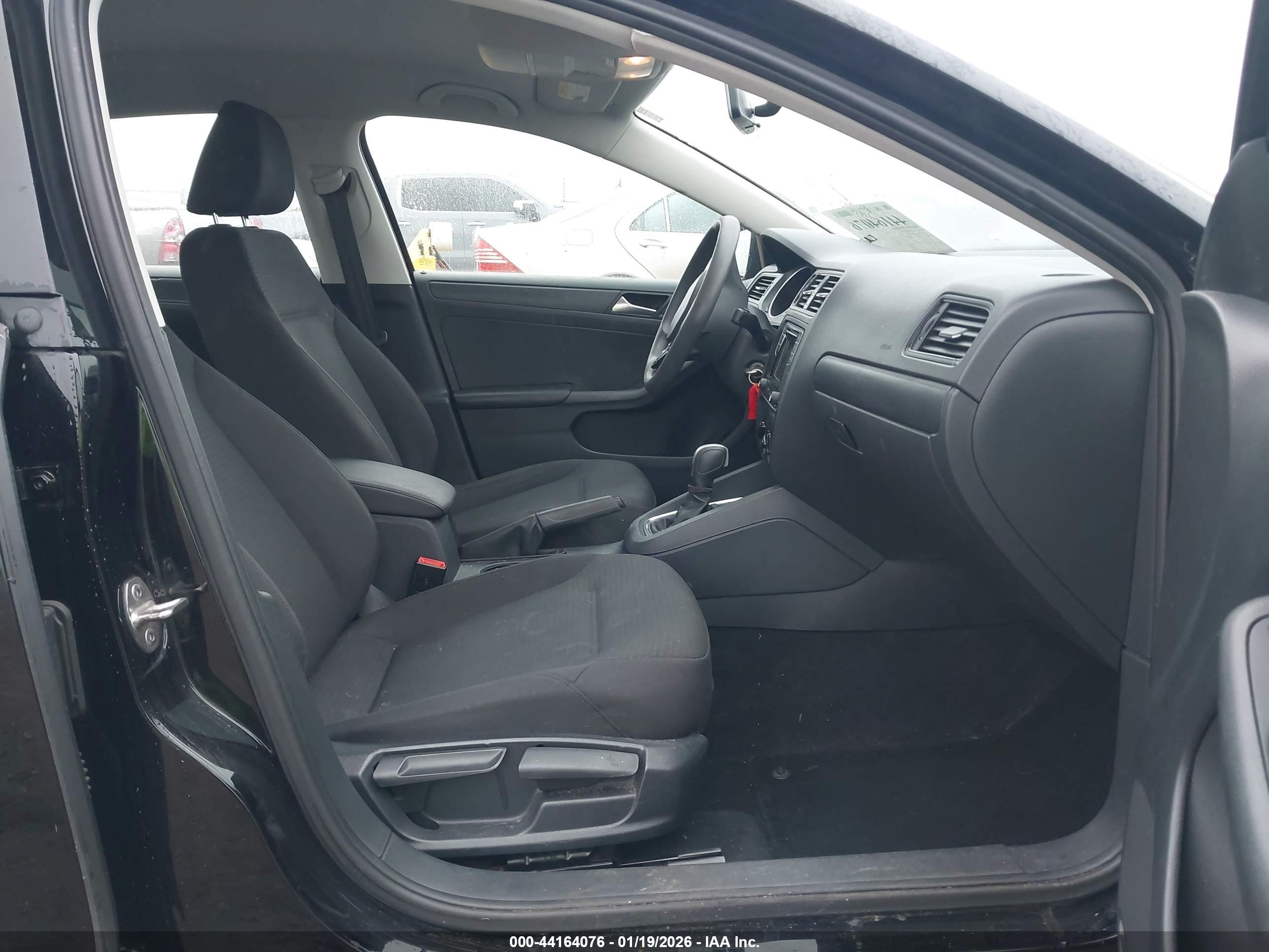 VOLKSWAGEN JETTA image 5
