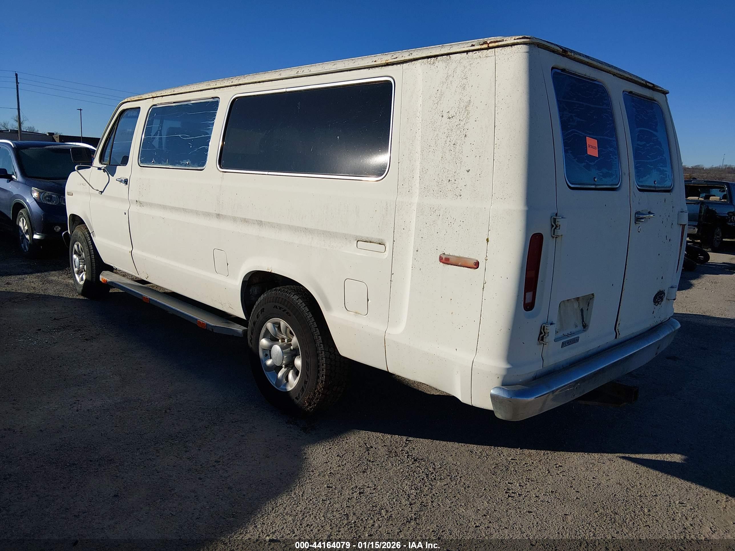FORD ECONOLINE image 3