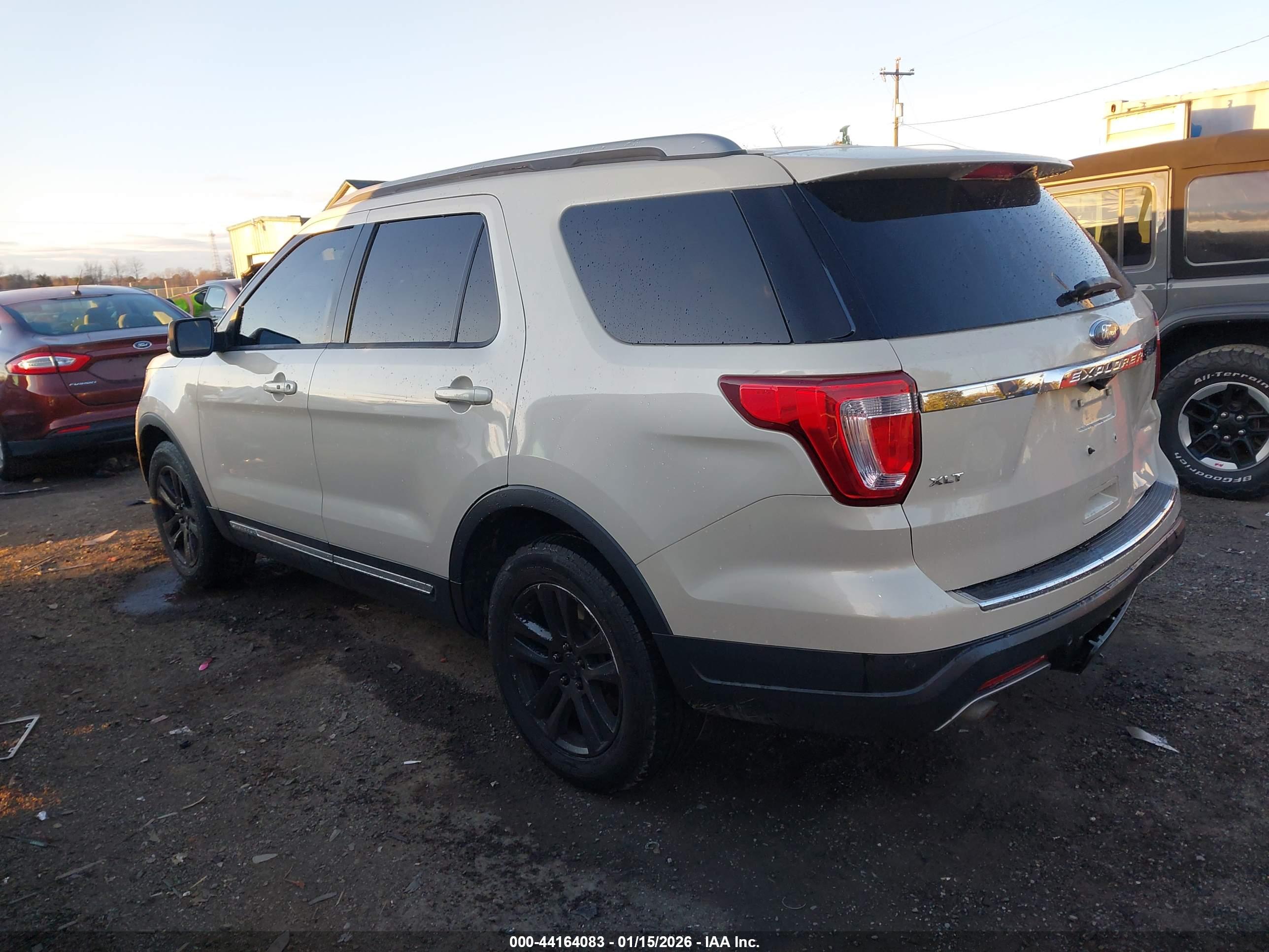 FORD EXPLORER image 3