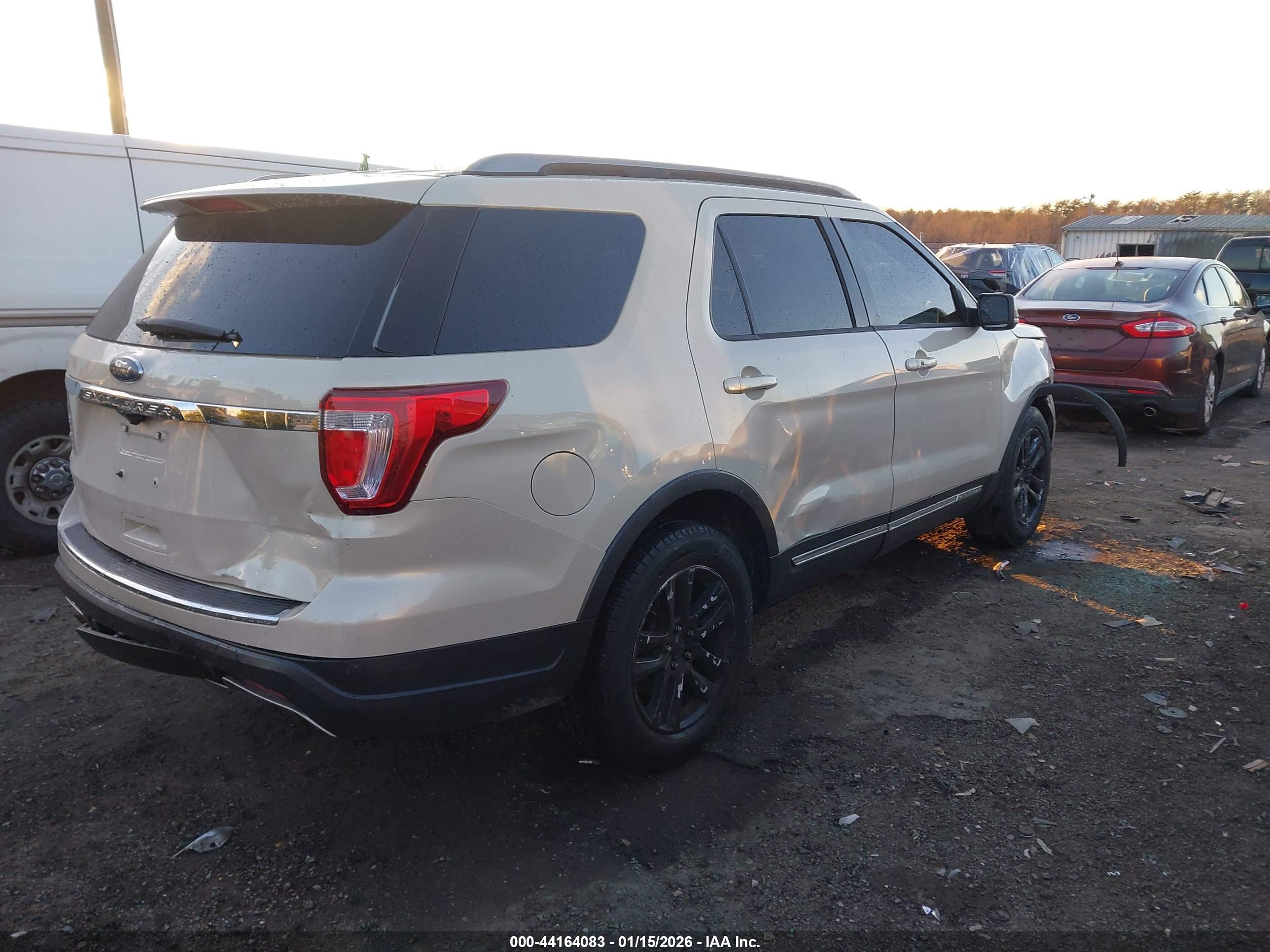 FORD EXPLORER image 4